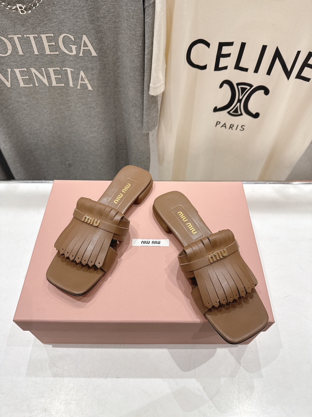 高版本出厂 MiuMiu*缪缪F032 2026ss春夏新款平底流苏凉鞋拖鞋Zp开发 原版拆卸 秒杀市面