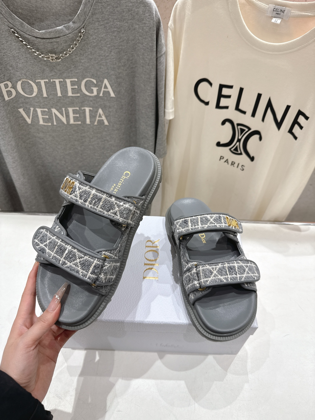 高版本出厂 【高品质】Dior*迪奥F019 D家2026ss春夏新款魔术贴沙滩拖鞋凉鞋～经典版型 搭配