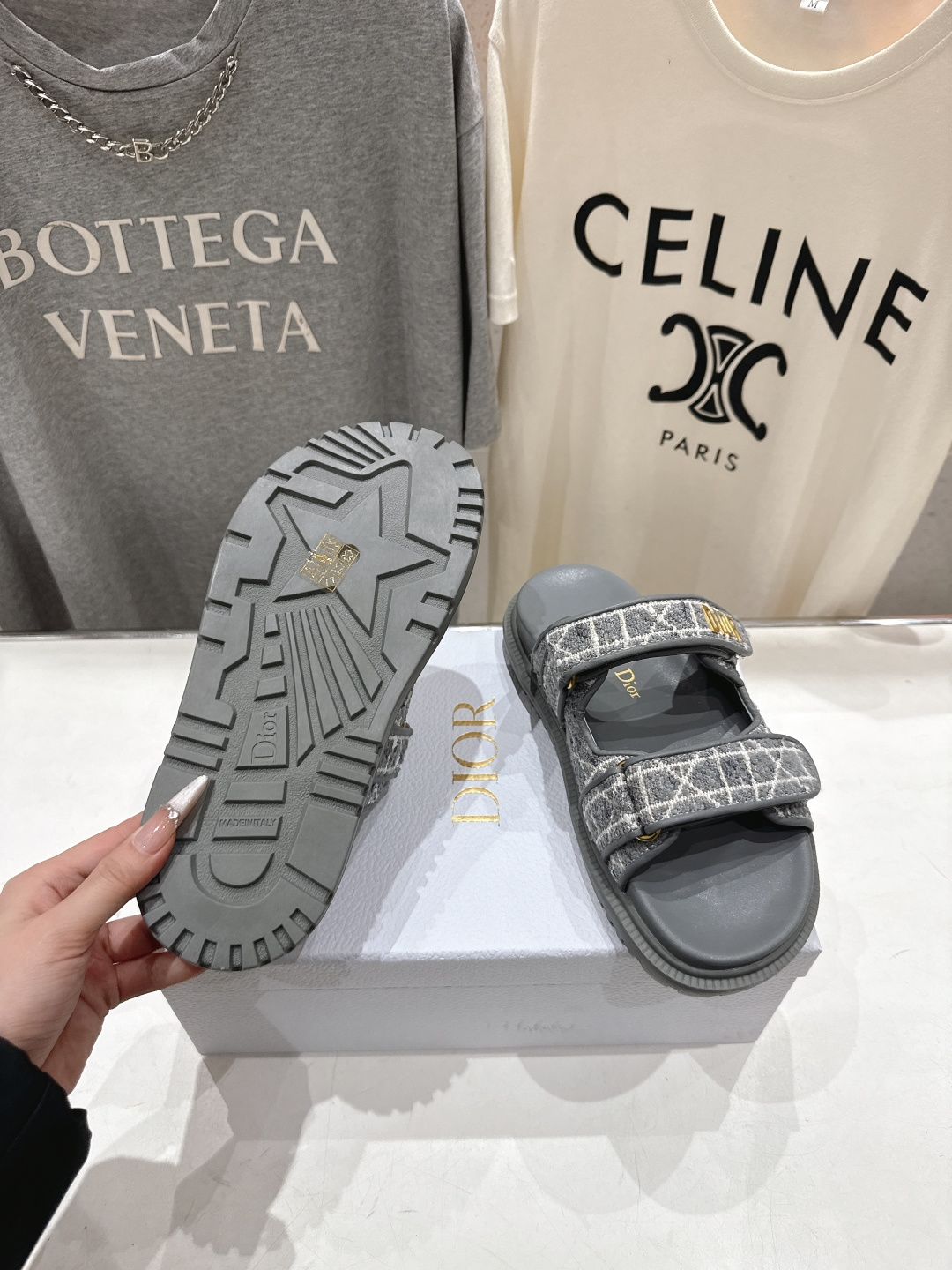 高版本出厂 【高品质】Dior*迪奥F019 D家2026ss春夏新款魔术贴沙滩拖鞋凉鞋～经典版型 搭配