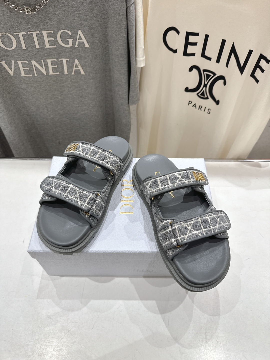 高版本出厂 【高品质】Dior*迪奥F019 D家2026ss春夏新款魔术贴沙滩拖鞋凉鞋～经典版型 搭配