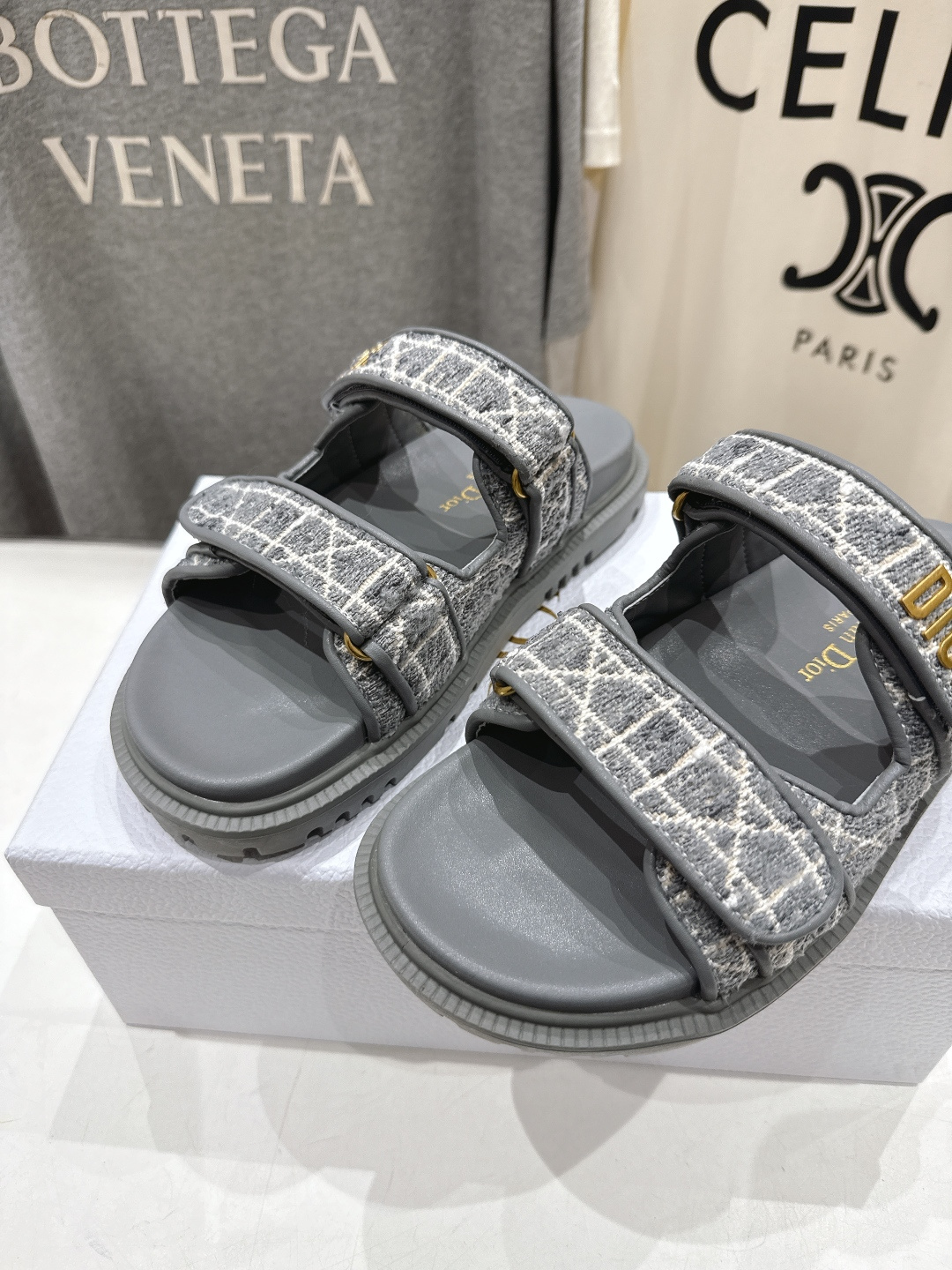 高版本出厂 【高品质】Dior*迪奥F019 D家2026ss春夏新款魔术贴沙滩拖鞋凉鞋～经典版型 搭配