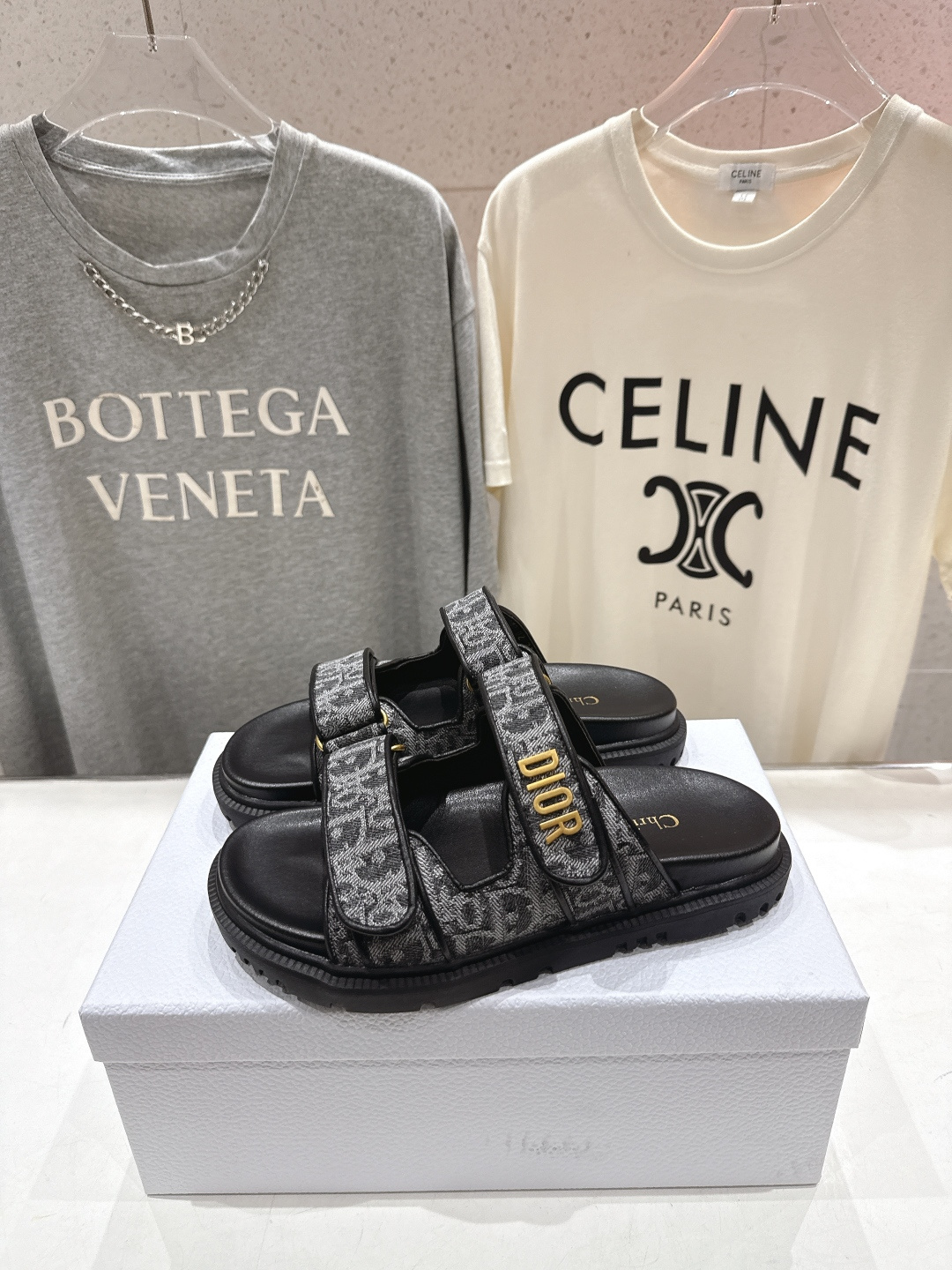 高版本出厂 【高品质】Dior*迪奥F019 D家2026ss春夏新款魔术贴沙滩拖鞋凉鞋～经典版型 搭配