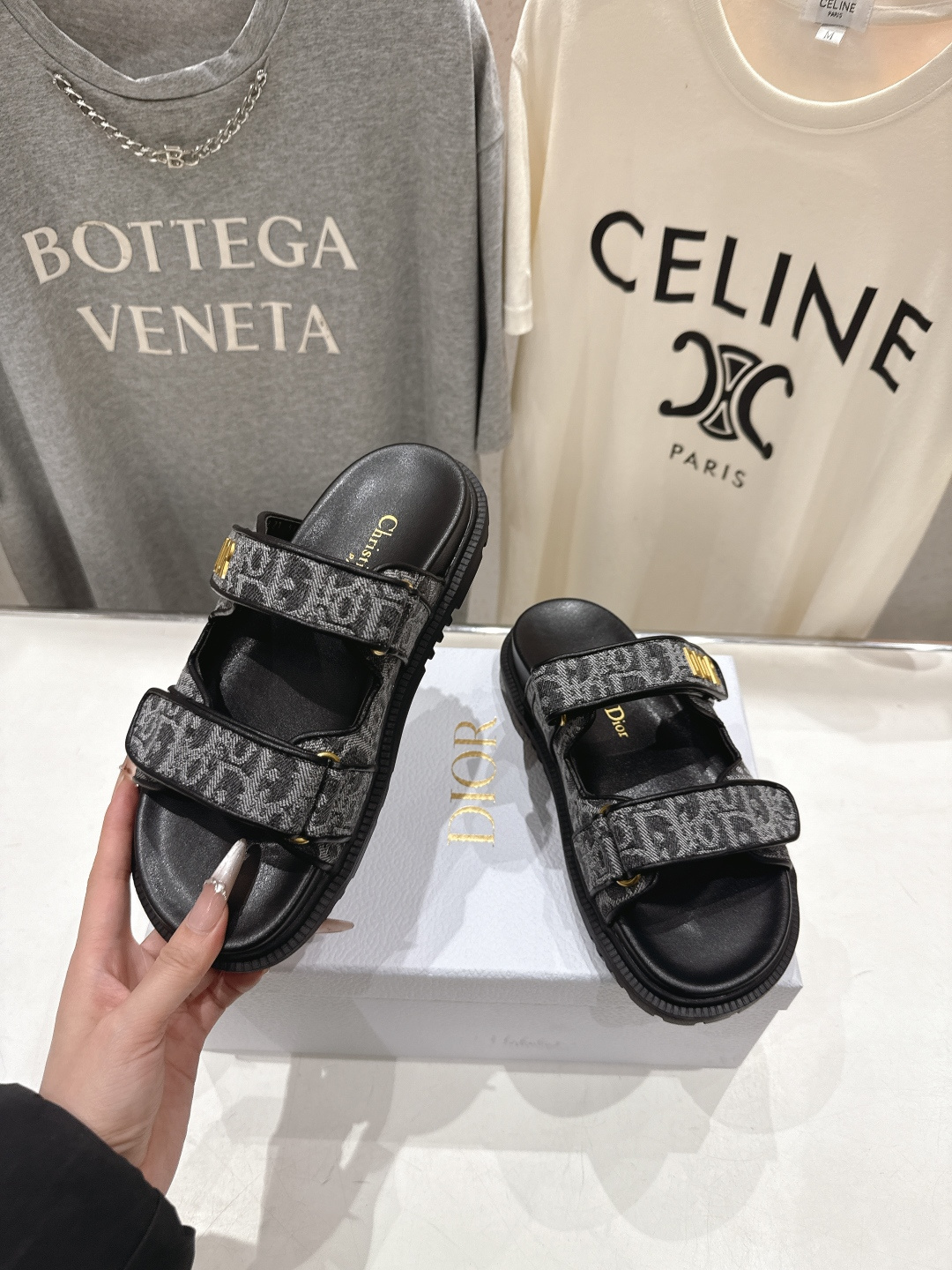 高版本出厂 【高品质】Dior*迪奥F019 D家2026ss春夏新款魔术贴沙滩拖鞋凉鞋～经典版型 搭配