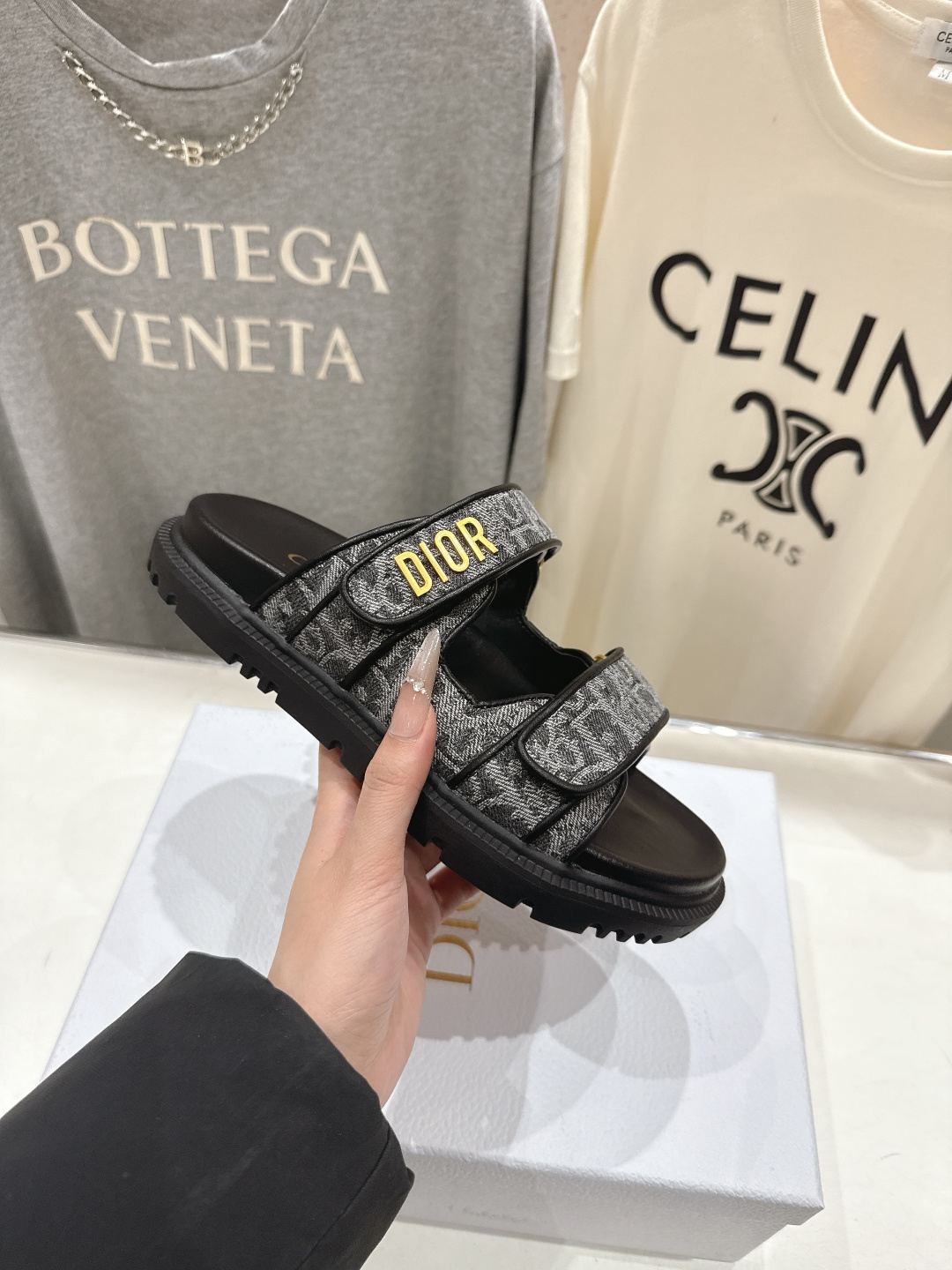 高版本出厂 【高品质】Dior*迪奥F019 D家2026ss春夏新款魔术贴沙滩拖鞋凉鞋～经典版型 搭配