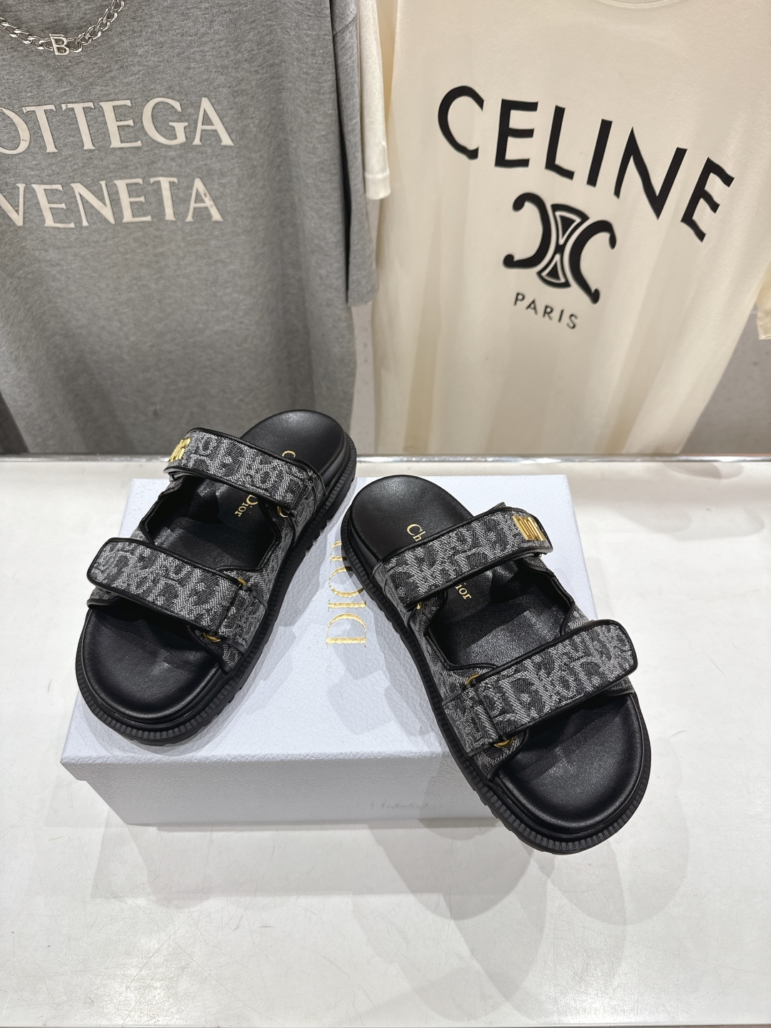 高版本出厂 【高品质】Dior*迪奥F019 D家2026ss春夏新款魔术贴沙滩拖鞋凉鞋～经典版型 搭配