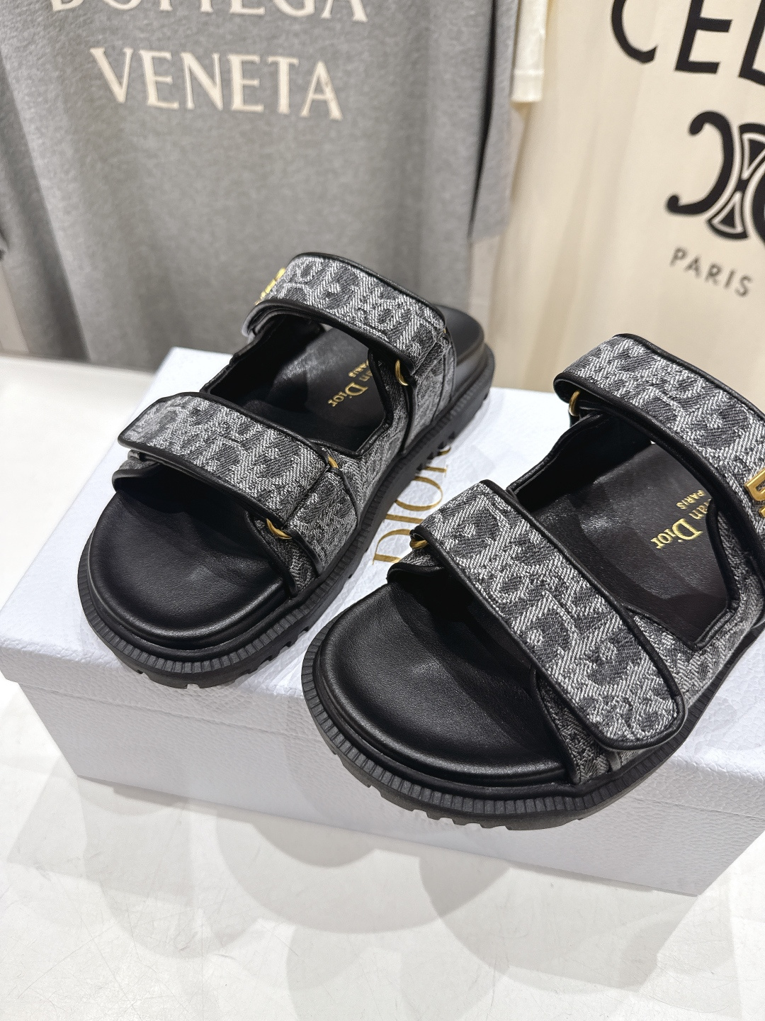 高版本出厂 【高品质】Dior*迪奥F019 D家2026ss春夏新款魔术贴沙滩拖鞋凉鞋～经典版型 搭配