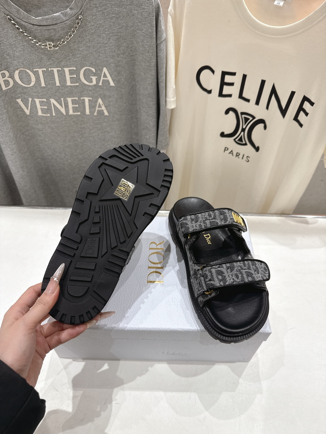 高版本出厂 【高品质】Dior*迪奥F019 D家2026ss春夏新款魔术贴沙滩拖鞋凉鞋～经典版型 搭配