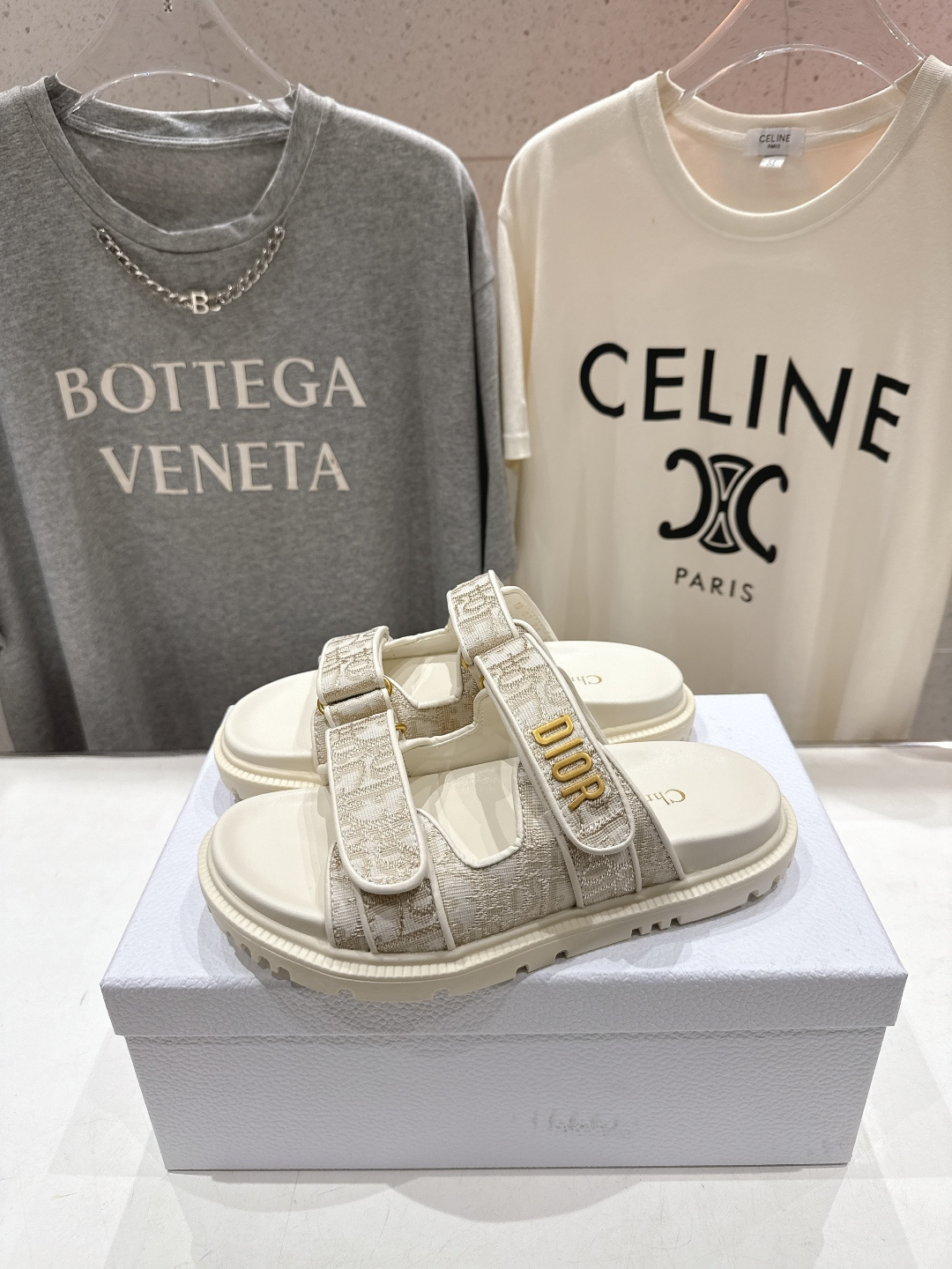 高版本出厂 【高品质】Dior*迪奥F019 D家2026ss春夏新款魔术贴沙滩拖鞋凉鞋～经典版型 搭配