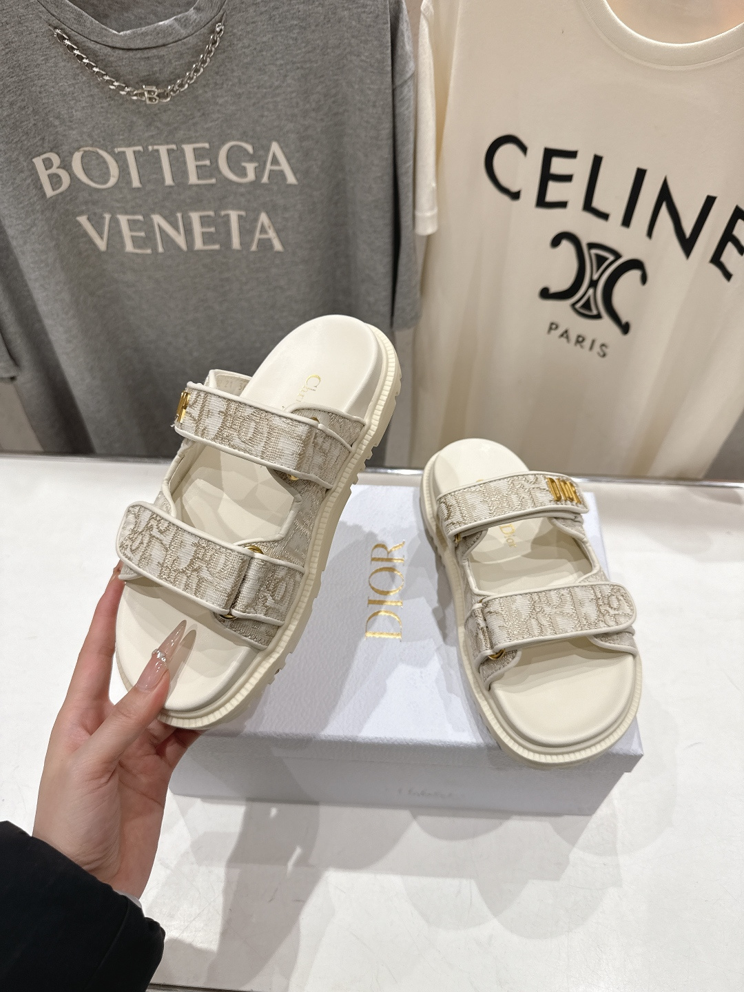 高版本出厂 【高品质】Dior*迪奥F019 D家2026ss春夏新款魔术贴沙滩拖鞋凉鞋～经典版型 搭配