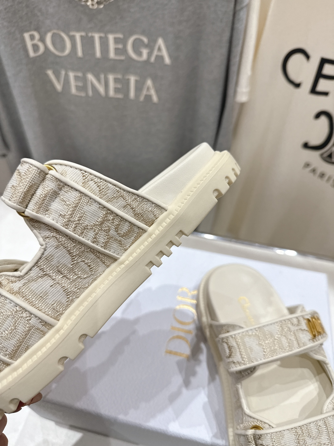 高版本出厂 【高品质】Dior*迪奥F019 D家2026ss春夏新款魔术贴沙滩拖鞋凉鞋～经典版型 搭配