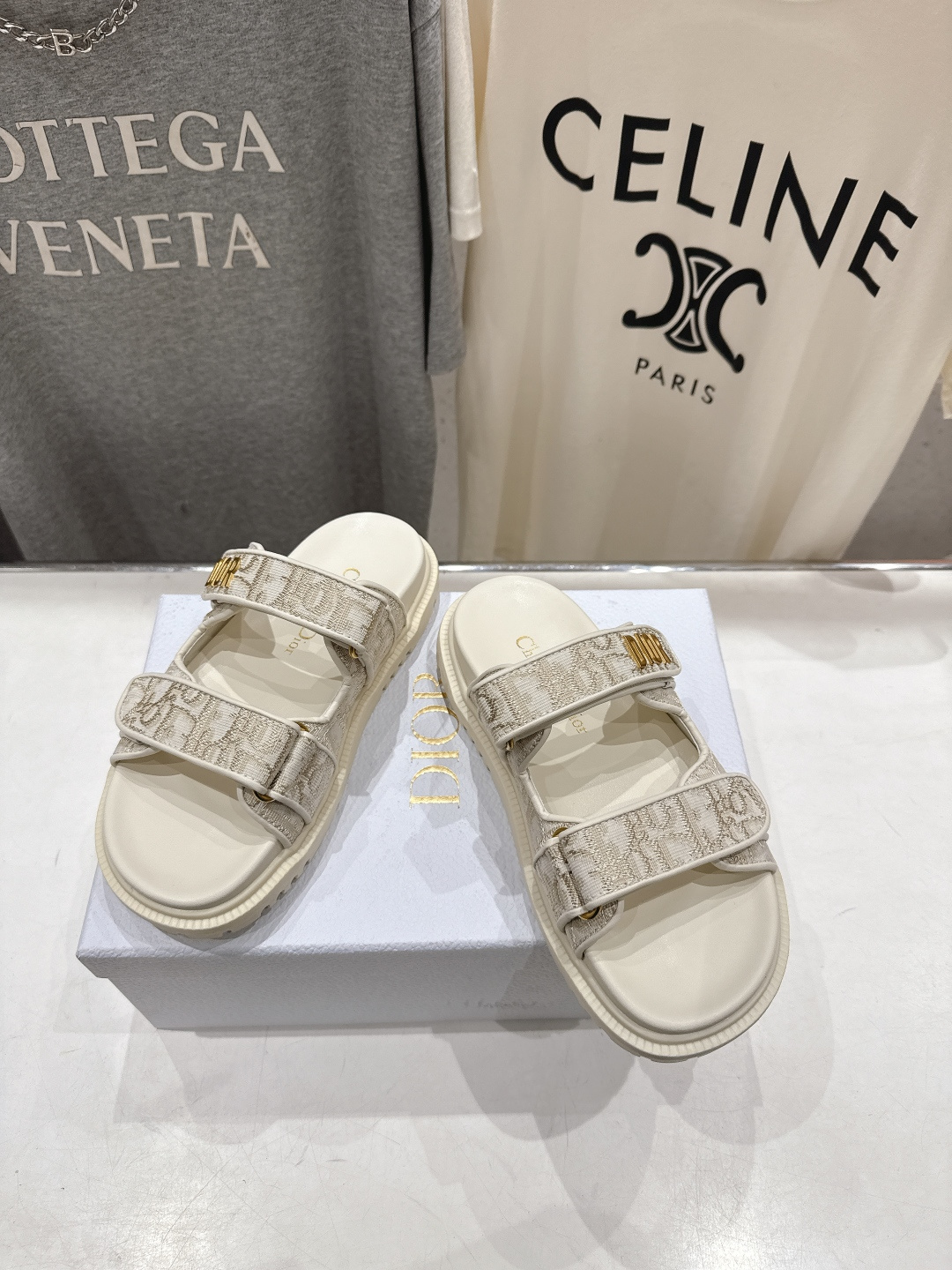 高版本出厂 【高品质】Dior*迪奥F019 D家2026ss春夏新款魔术贴沙滩拖鞋凉鞋～经典版型 搭配