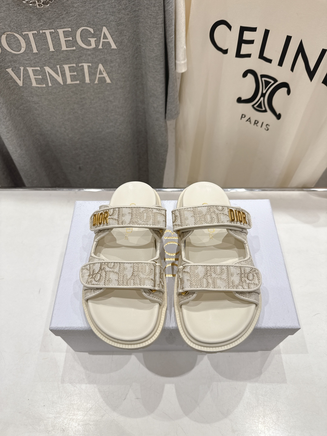 高版本出厂 【高品质】Dior*迪奥F019 D家2026ss春夏新款魔术贴沙滩拖鞋凉鞋～经典版型 搭配