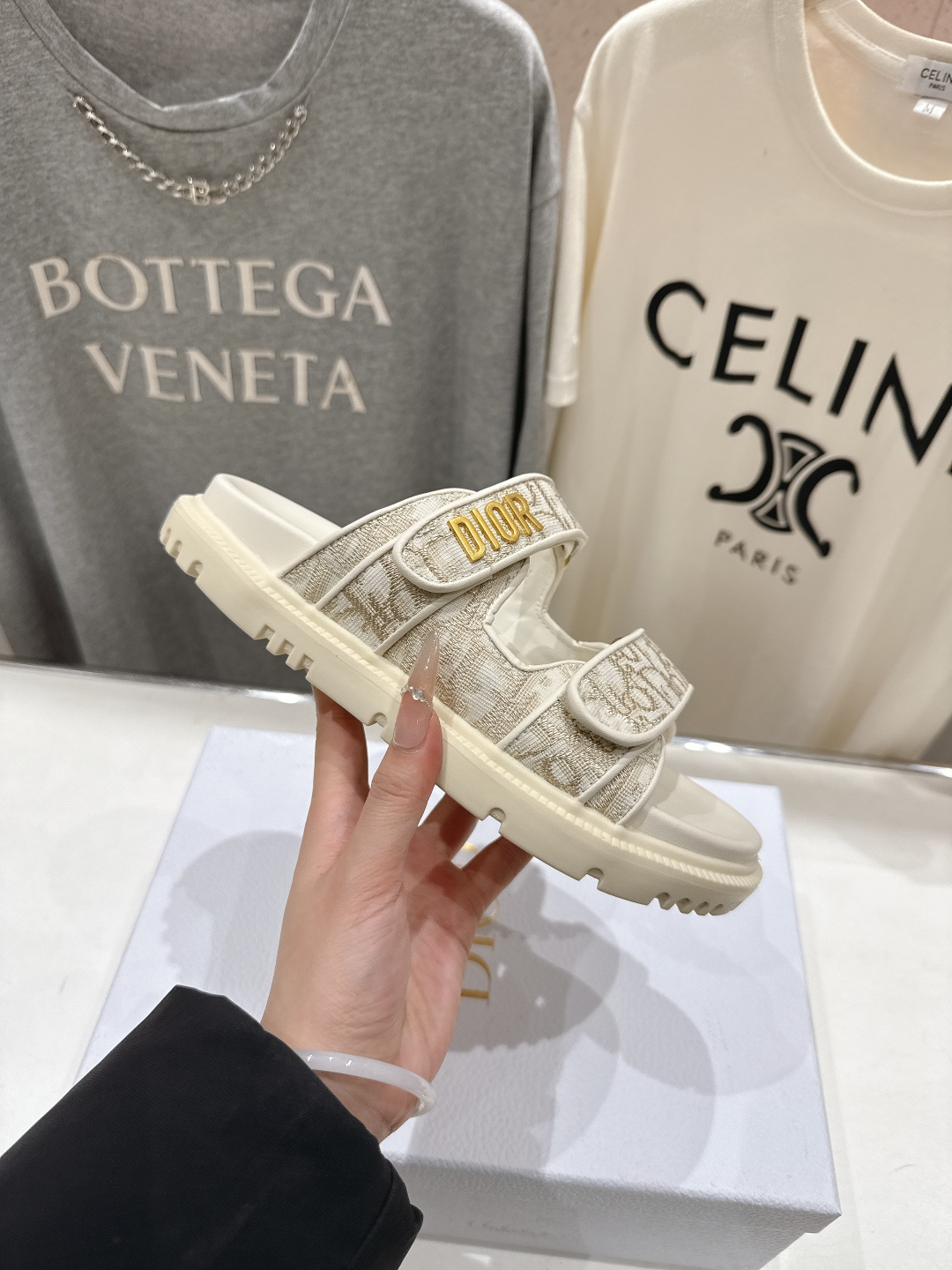 高版本出厂 【高品质】Dior*迪奥F019 D家2026ss春夏新款魔术贴沙滩拖鞋凉鞋～经典版型 搭配