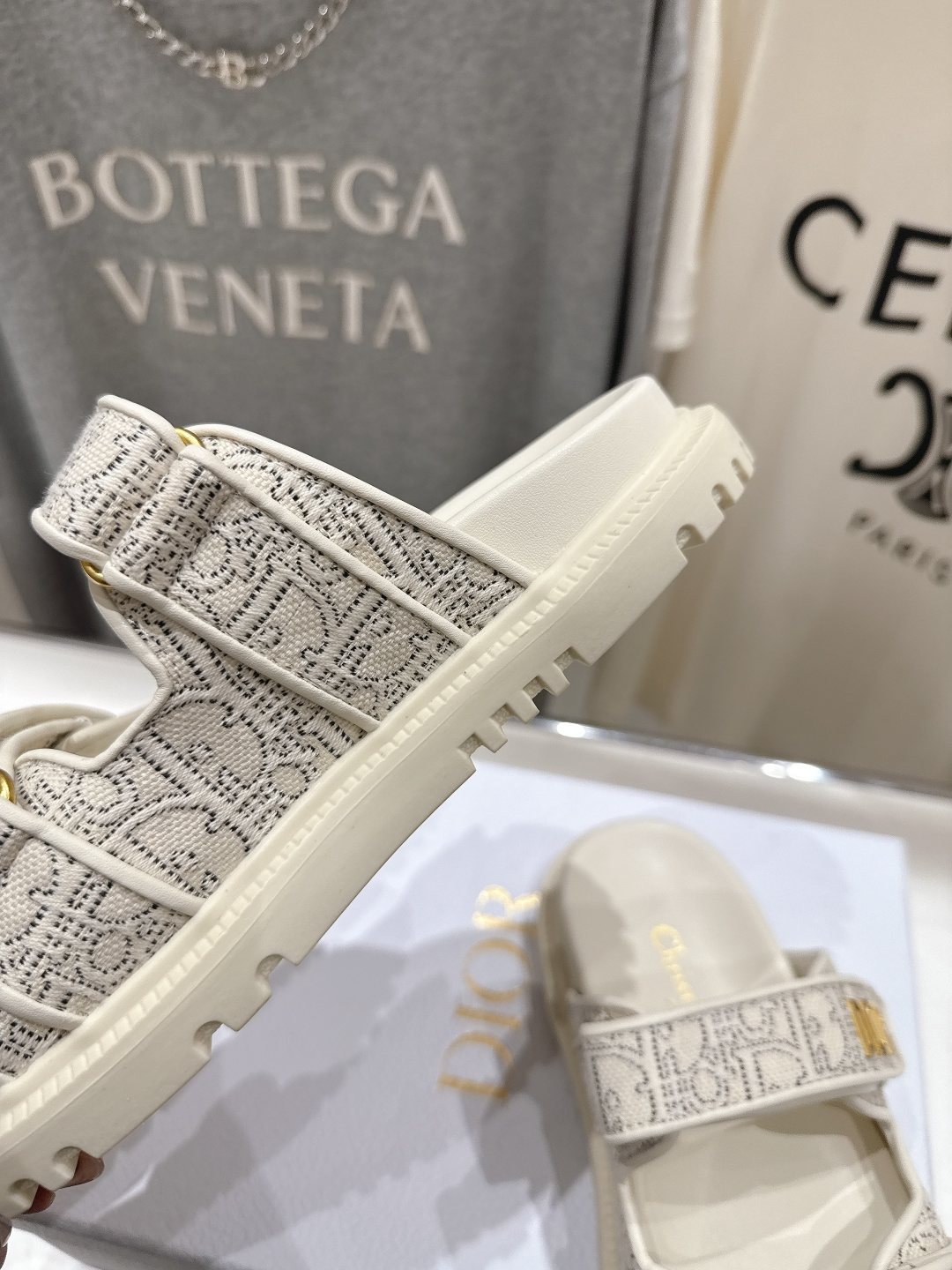 高版本出厂 【高品质】Dior*迪奥F019 D家2026ss春夏新款魔术贴沙滩拖鞋凉鞋～经典版型 搭配