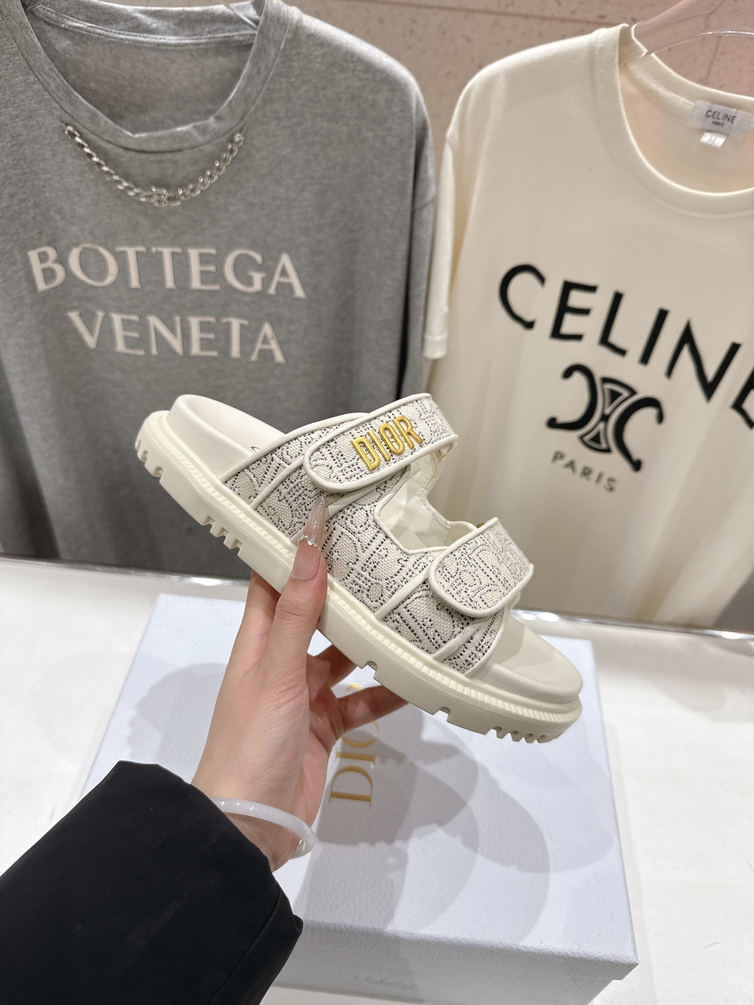 高版本出厂 【高品质】Dior*迪奥F019 D家2026ss春夏新款魔术贴沙滩拖鞋凉鞋～经典版型 搭配