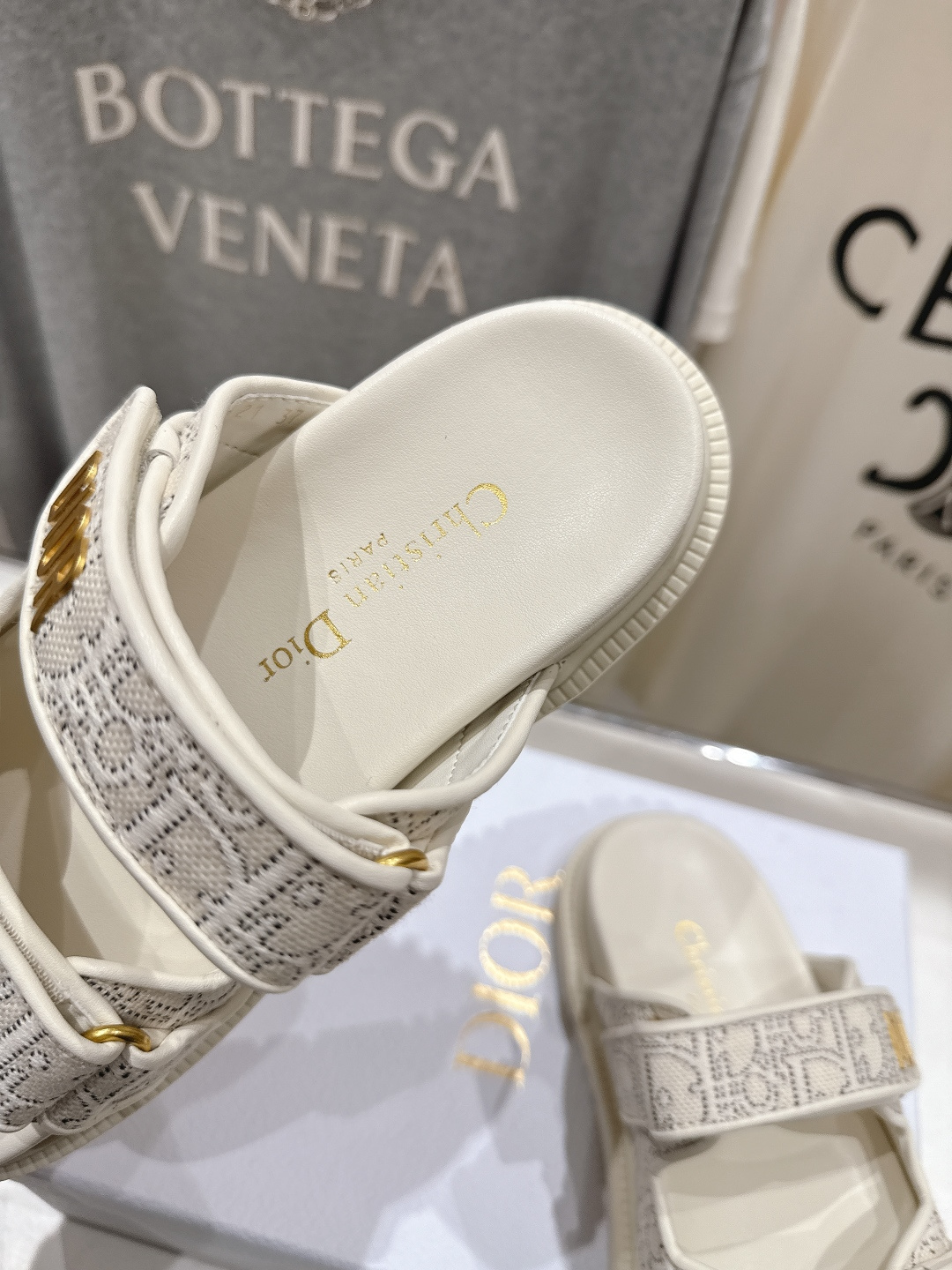 高版本出厂 【高品质】Dior*迪奥F019 D家2026ss春夏新款魔术贴沙滩拖鞋凉鞋～经典版型 搭配