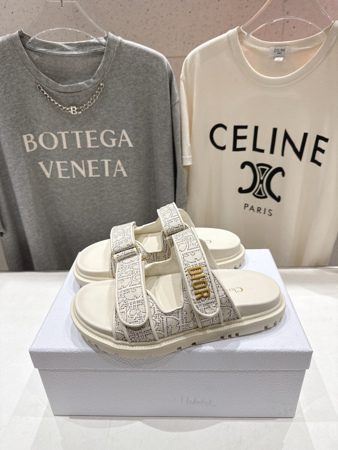 高版本出厂 【高品质】Dior*迪奥F019 D家2026ss春夏新款魔术贴沙滩拖鞋凉鞋～经典版型 搭配