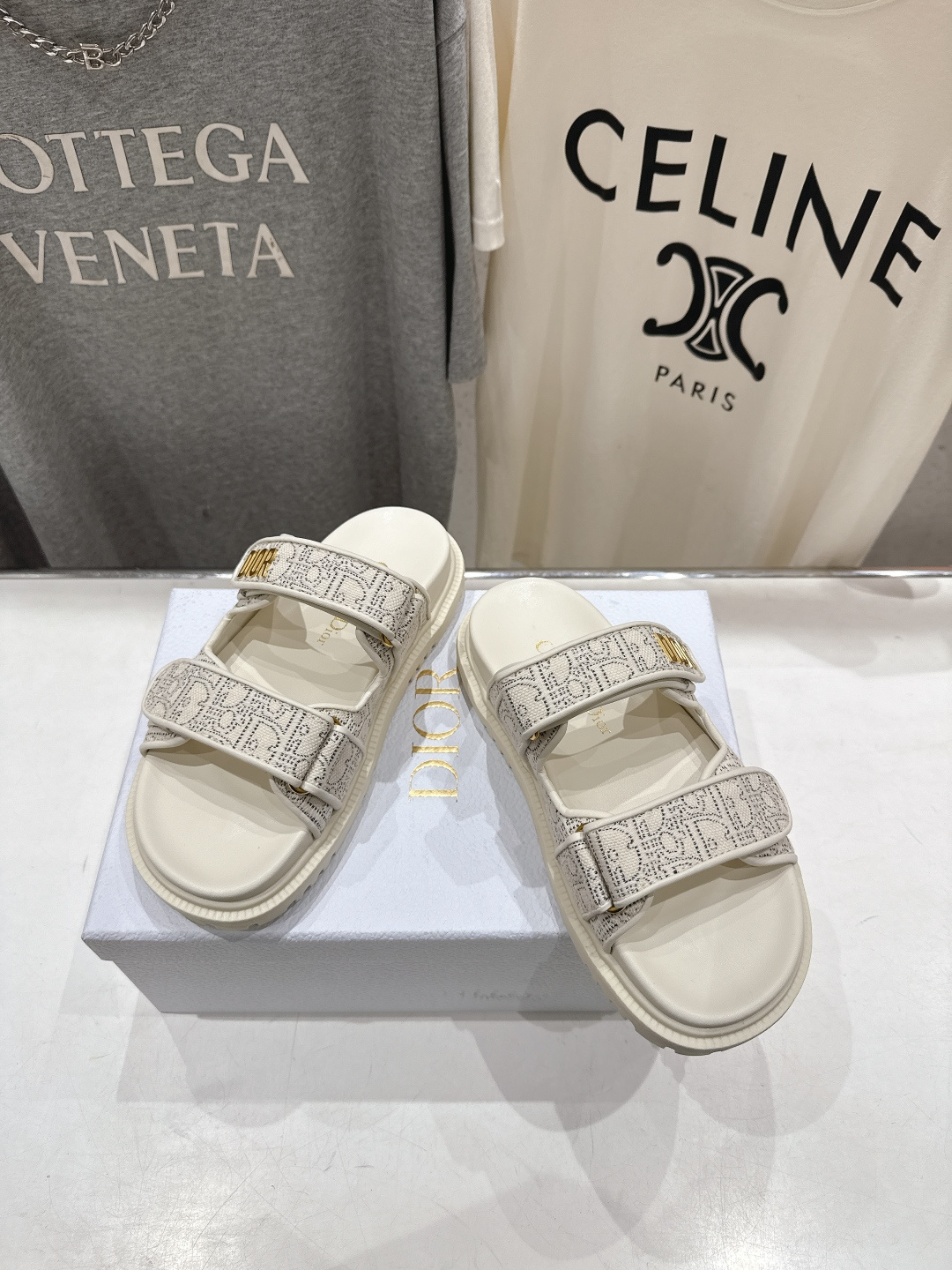 高版本出厂 【高品质】Dior*迪奥F019 D家2026ss春夏新款魔术贴沙滩拖鞋凉鞋～经典版型 搭配