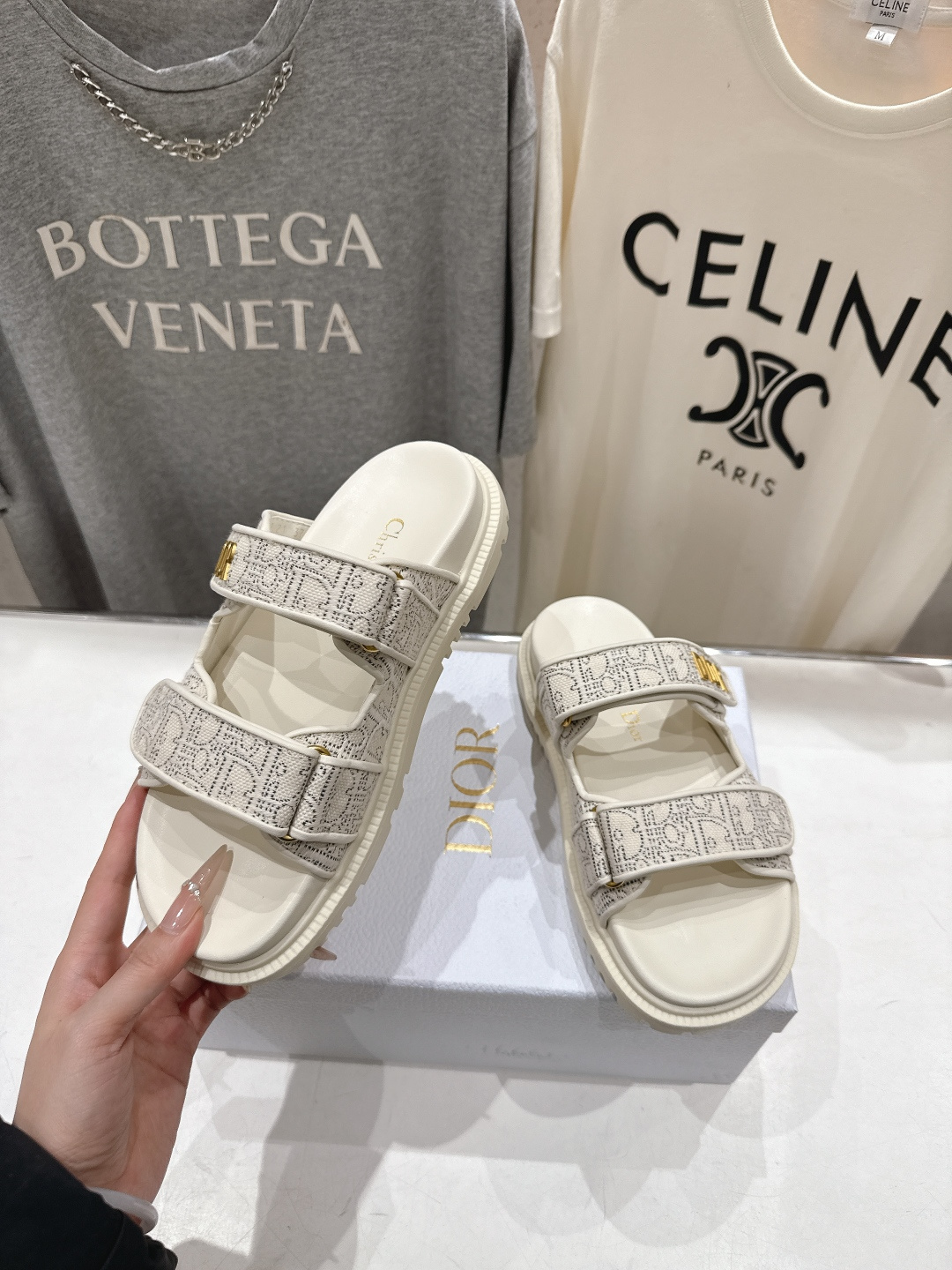 高版本出厂 【高品质】Dior*迪奥F019 D家2026ss春夏新款魔术贴沙滩拖鞋凉鞋～经典版型 搭配