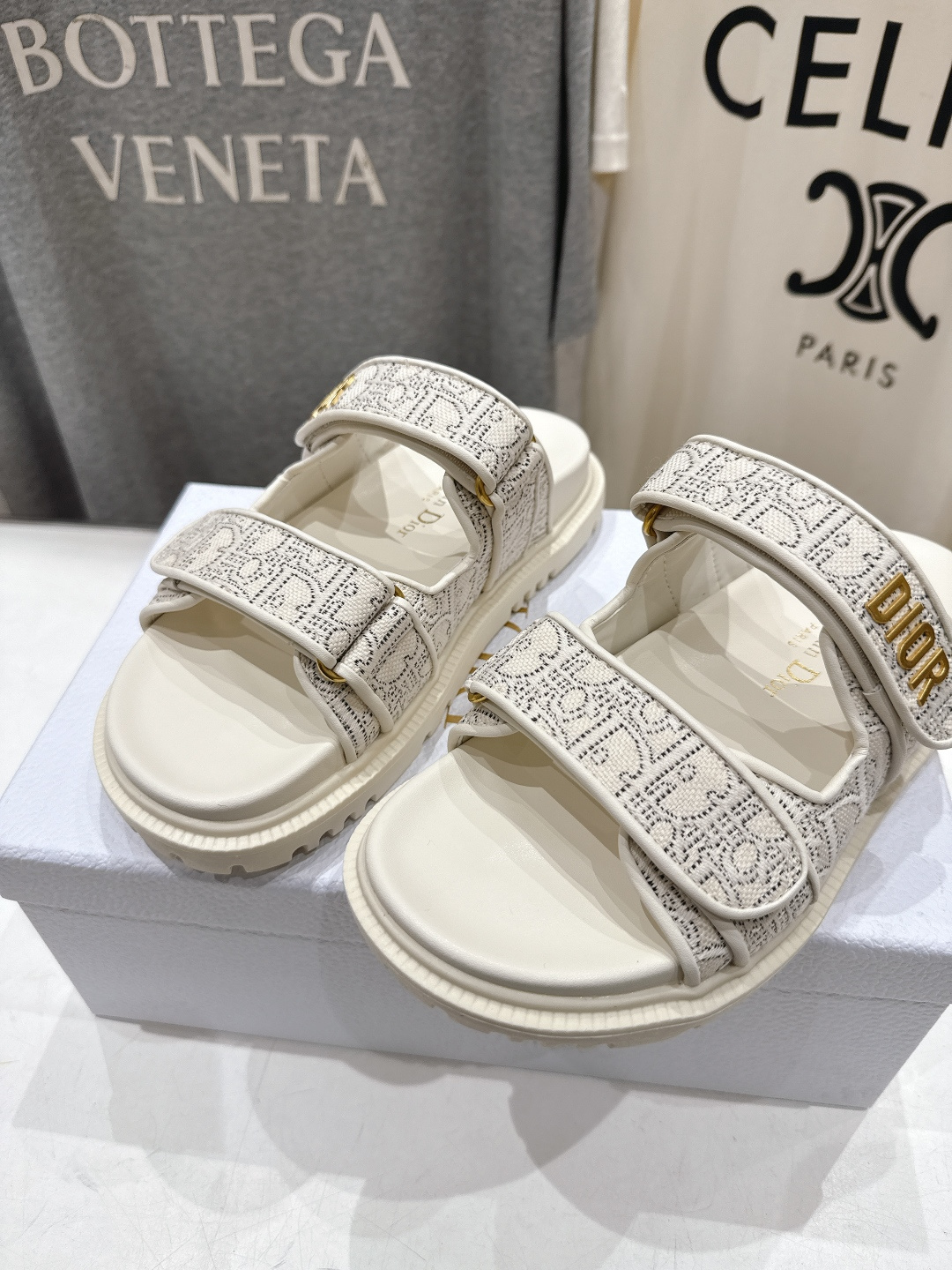 高版本出厂 【高品质】Dior*迪奥F019 D家2026ss春夏新款魔术贴沙滩拖鞋凉鞋～经典版型 搭配