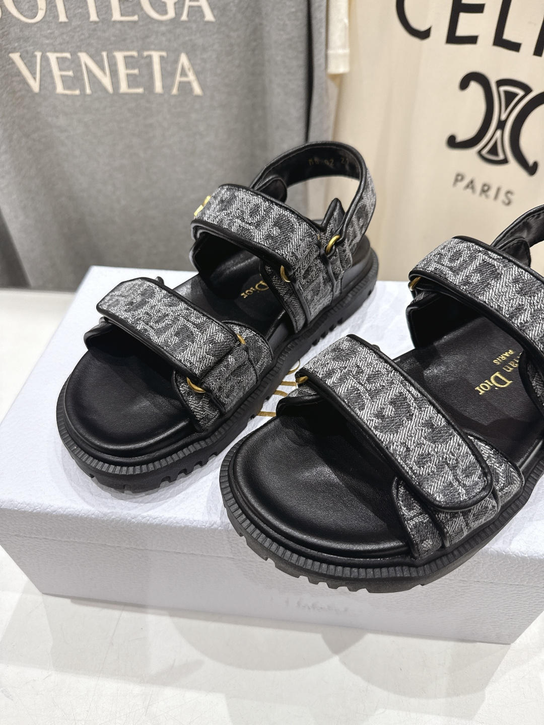 高版本出厂 【高品质】Dior*迪奥F019 D家2026ss春夏新款魔术贴沙滩凉鞋～经典版型 搭配贴合