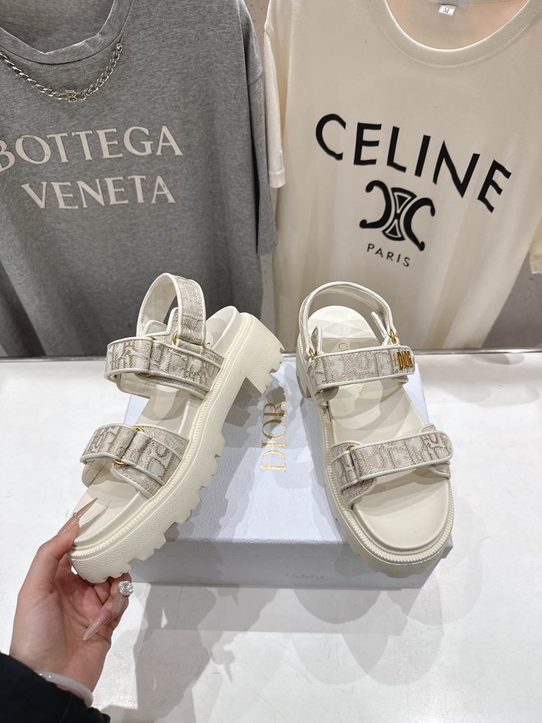 高版本出厂 【高品质】Dior*迪奥F019 D家2026ss春夏新款魔术贴厚底沙滩凉鞋～经典版型 搭配