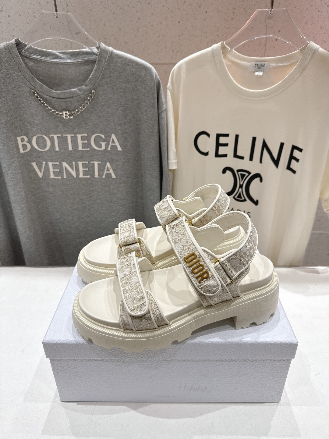 高版本出厂 【高品质】Dior*迪奥F019 D家2026ss春夏新款魔术贴厚底沙滩凉鞋～经典版型 搭配