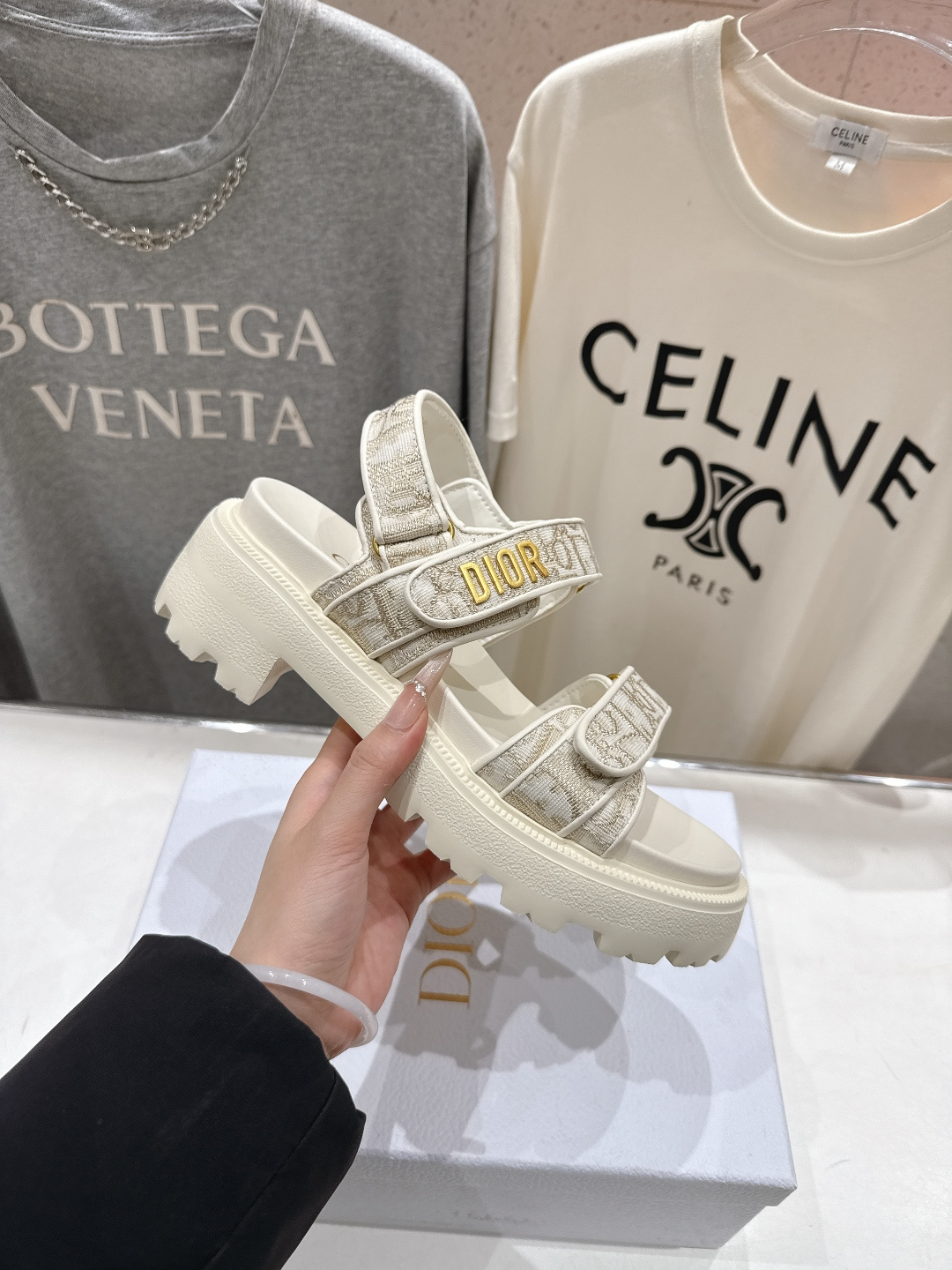 高版本出厂 【高品质】Dior*迪奥F019 D家2026ss春夏新款魔术贴厚底沙滩凉鞋～经典版型 搭配