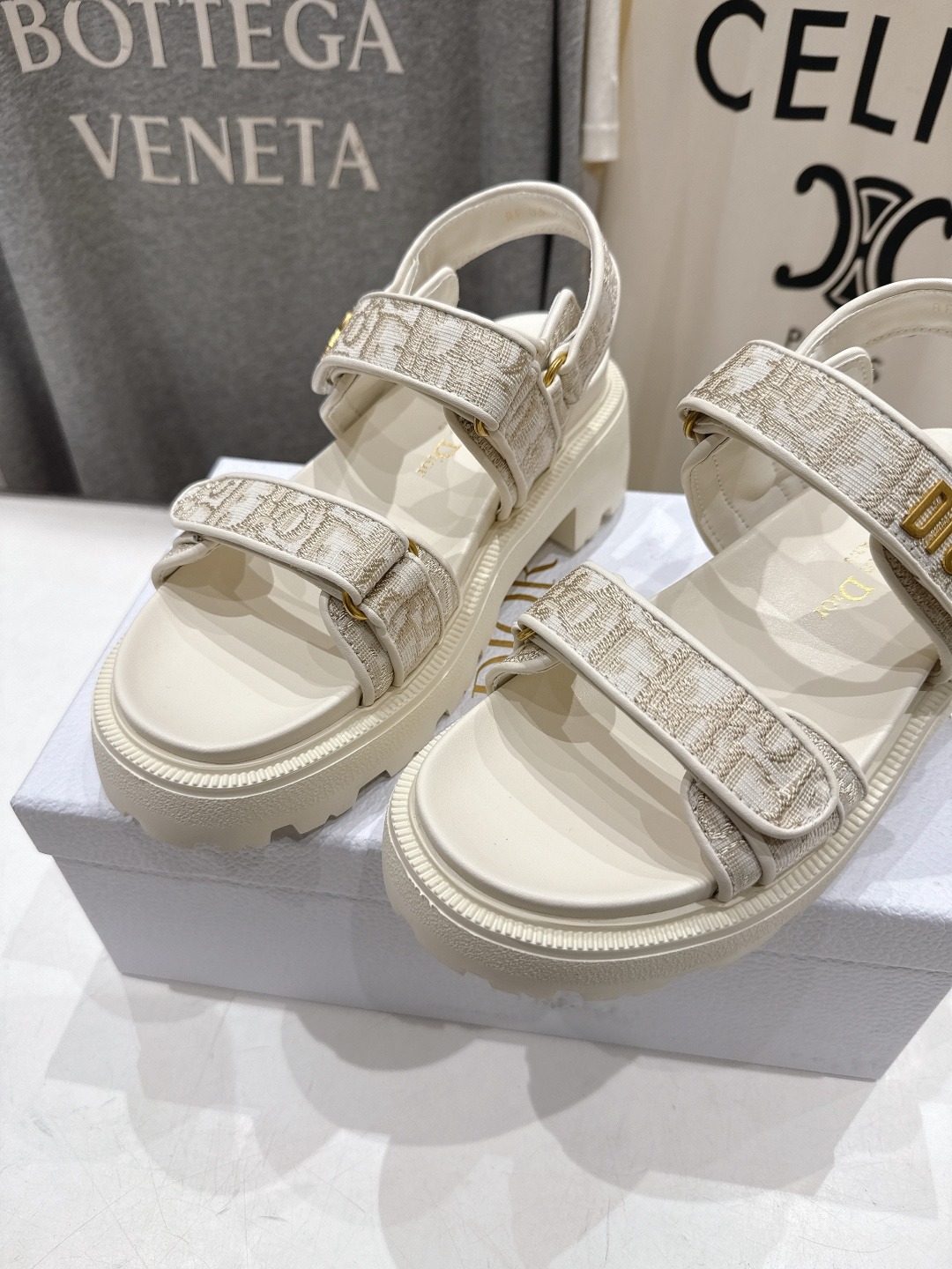 高版本出厂 【高品质】Dior*迪奥F019 D家2026ss春夏新款魔术贴厚底沙滩凉鞋～经典版型 搭配