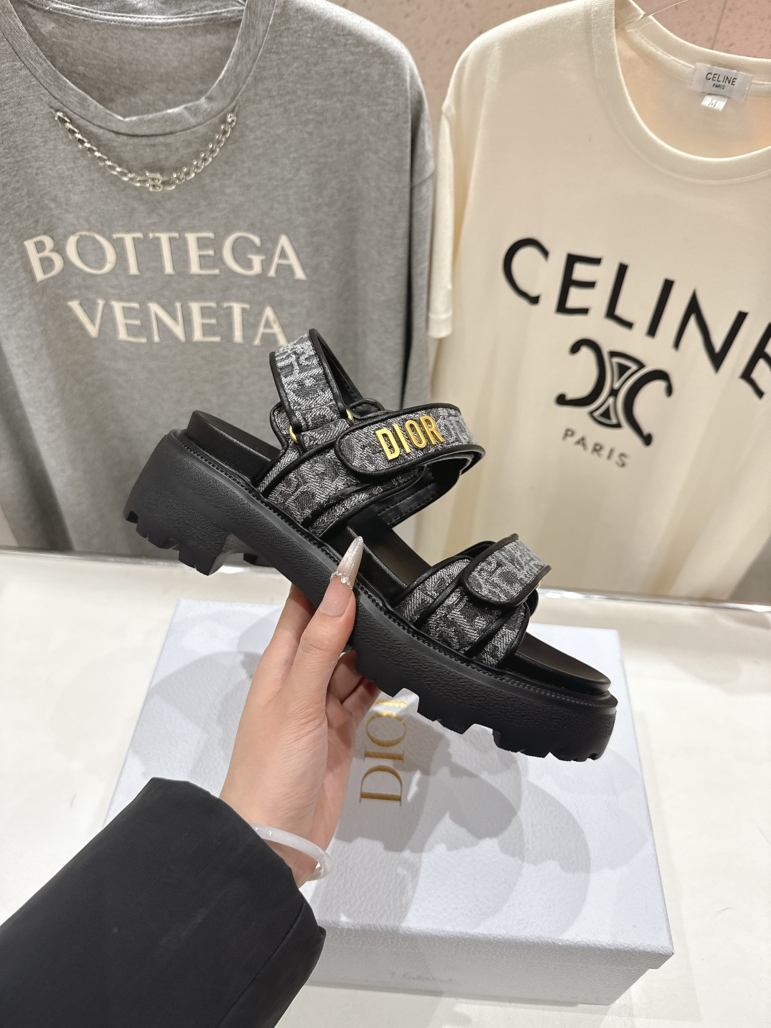 高版本出厂 【高品质】Dior*迪奥F019 D家2026ss春夏新款魔术贴厚底沙滩凉鞋～经典版型 搭配