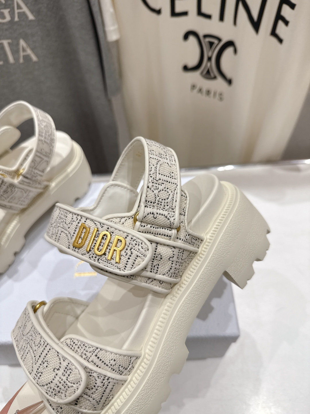 高版本出厂 【高品质】Dior*迪奥F019 D家2026ss春夏新款魔术贴厚底沙滩凉鞋～经典版型 搭配