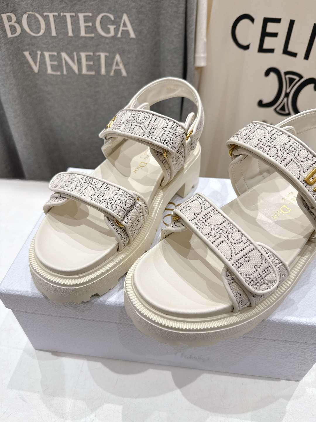 高版本出厂 【高品质】Dior*迪奥F019 D家2026ss春夏新款魔术贴厚底沙滩凉鞋～经典版型 搭配