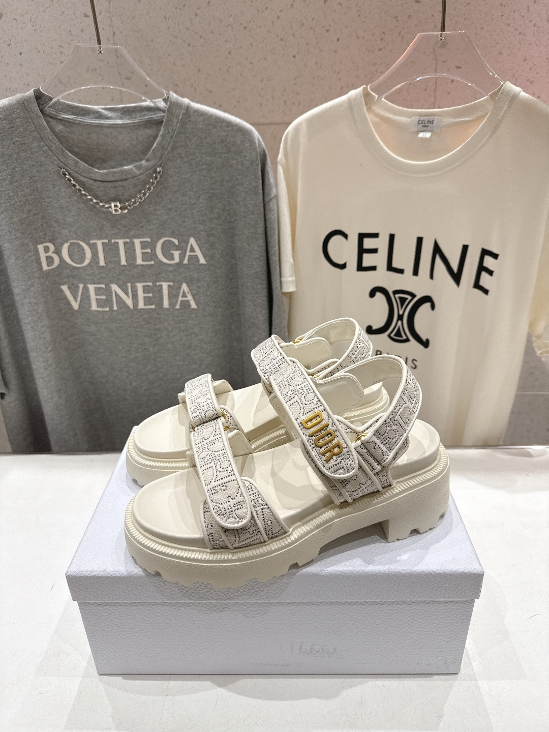 高版本出厂 【高品质】Dior*迪奥F019 D家2026ss春夏新款魔术贴厚底沙滩凉鞋～经典版型 搭配