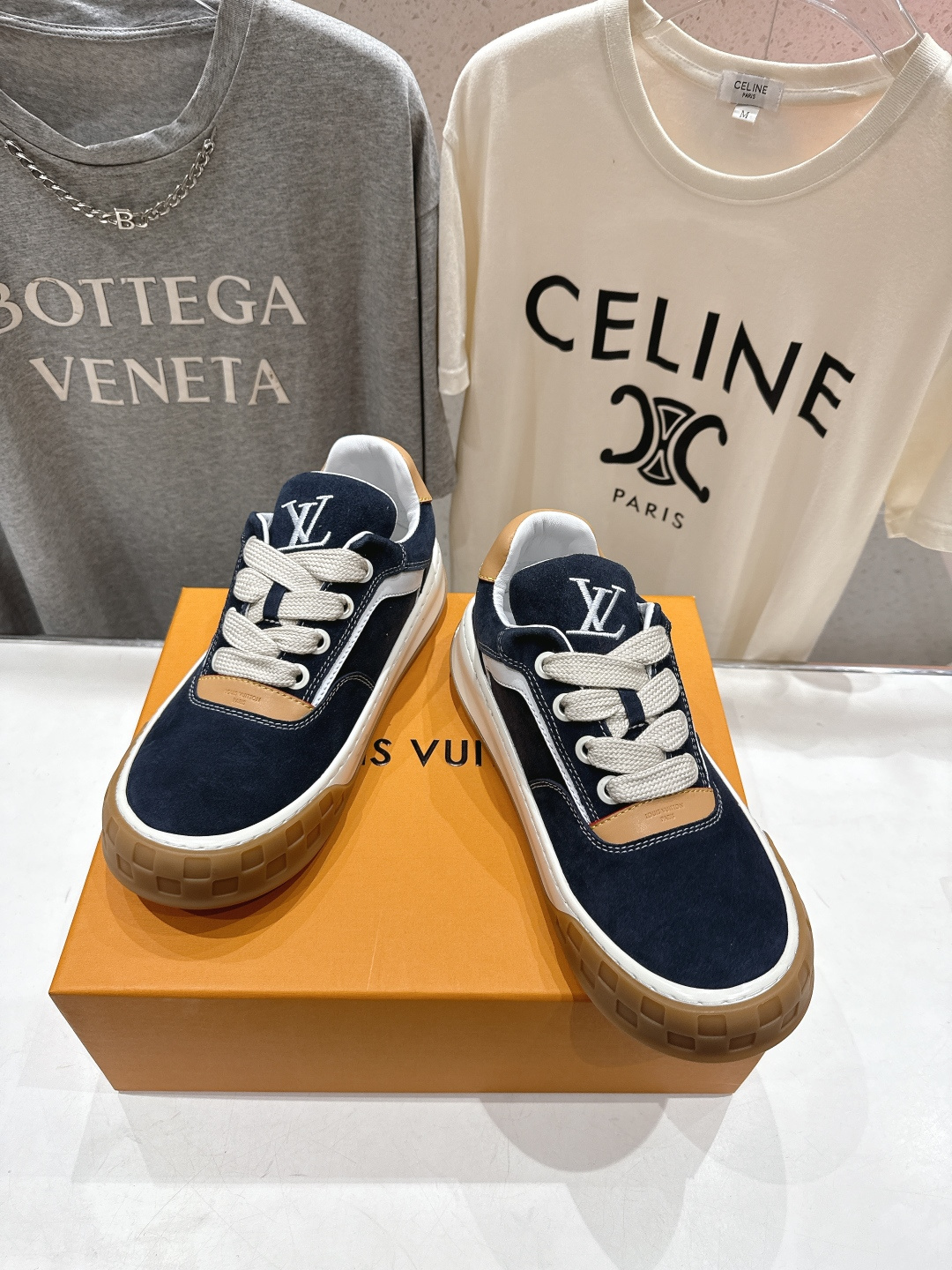 高版本出厂 情侣款 LOUIS VUITTON～LV路易威登F048 L家驴牌最新走秀款Tilted系列