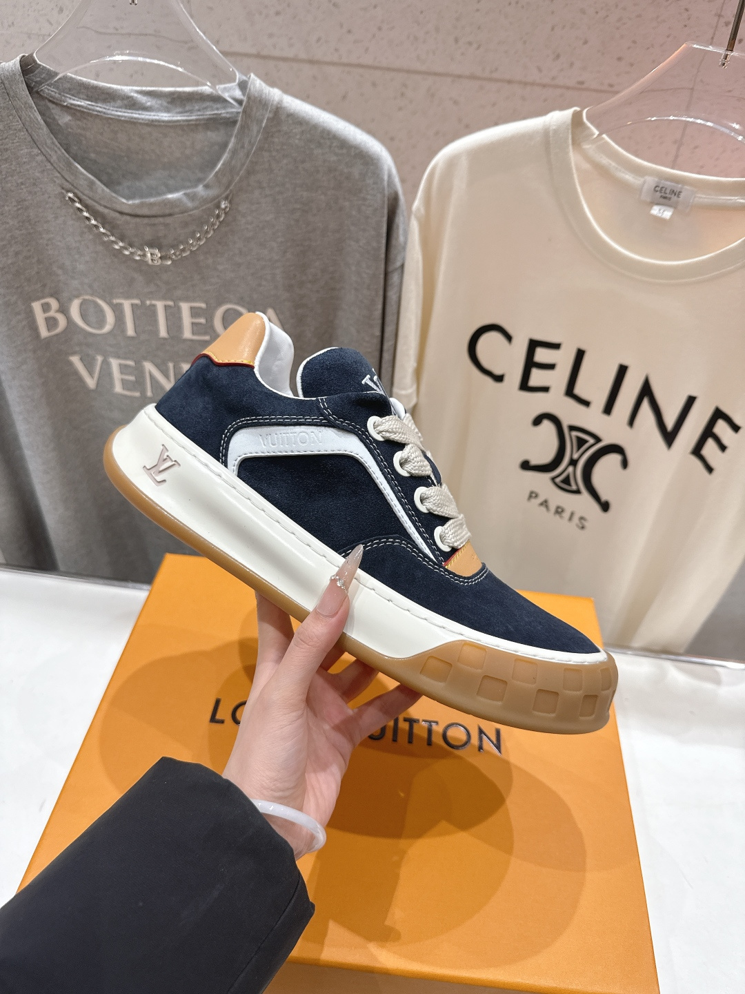 高版本出厂 情侣款 LOUIS VUITTON～LV路易威登F048 L家驴牌最新走秀款Tilted系列