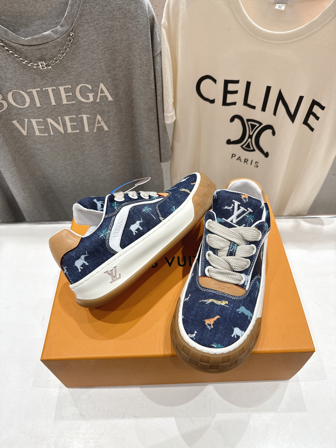 高版本出厂 情侣款 LOUIS VUITTON～LV路易威登F048 L家驴牌最新走秀款Tilted系列