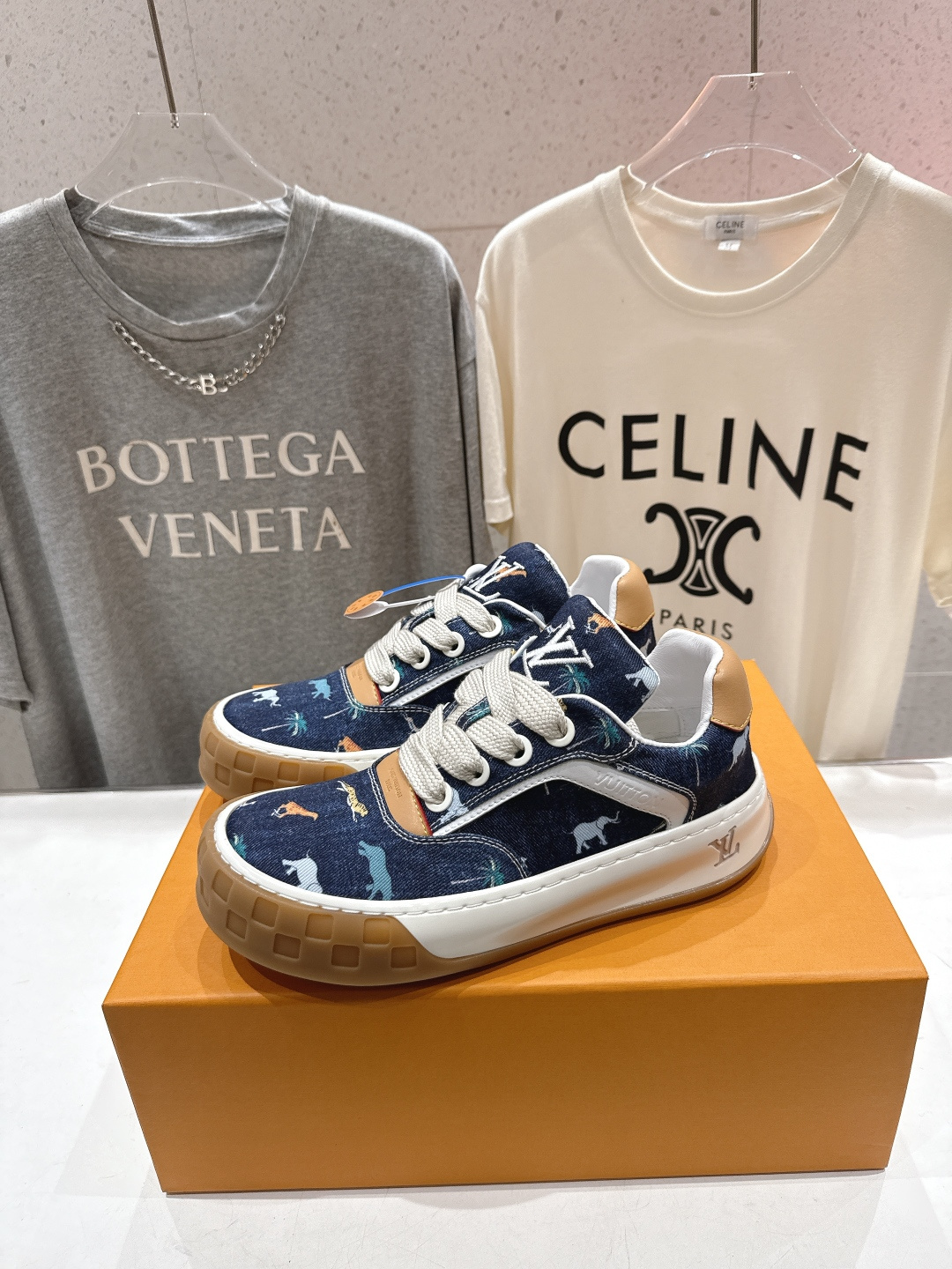 高版本出厂 情侣款 LOUIS VUITTON～LV路易威登F048 L家驴牌最新走秀款Tilted系列