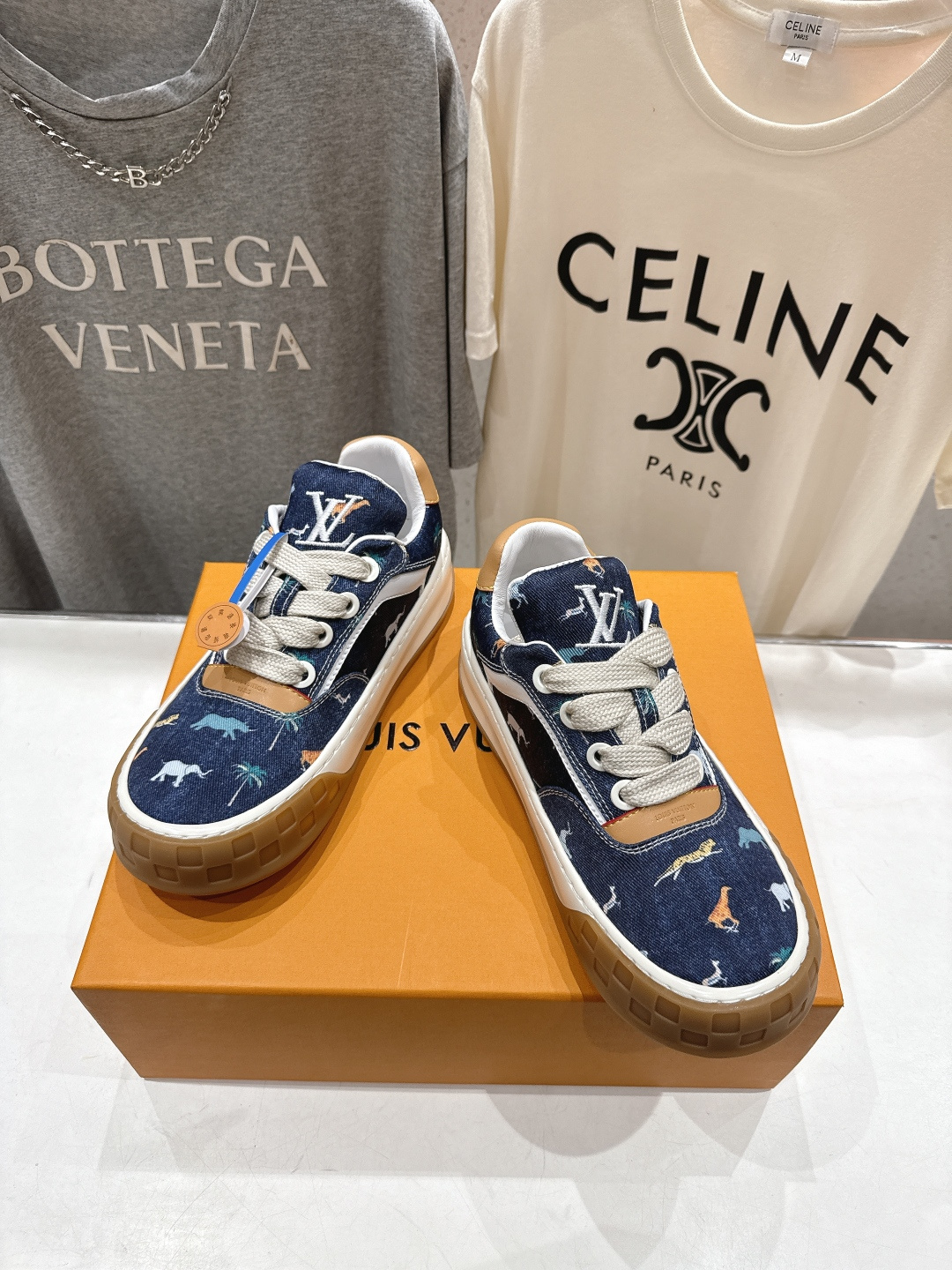 高版本出厂 情侣款 LOUIS VUITTON～LV路易威登F048 L家驴牌最新走秀款Tilted系列