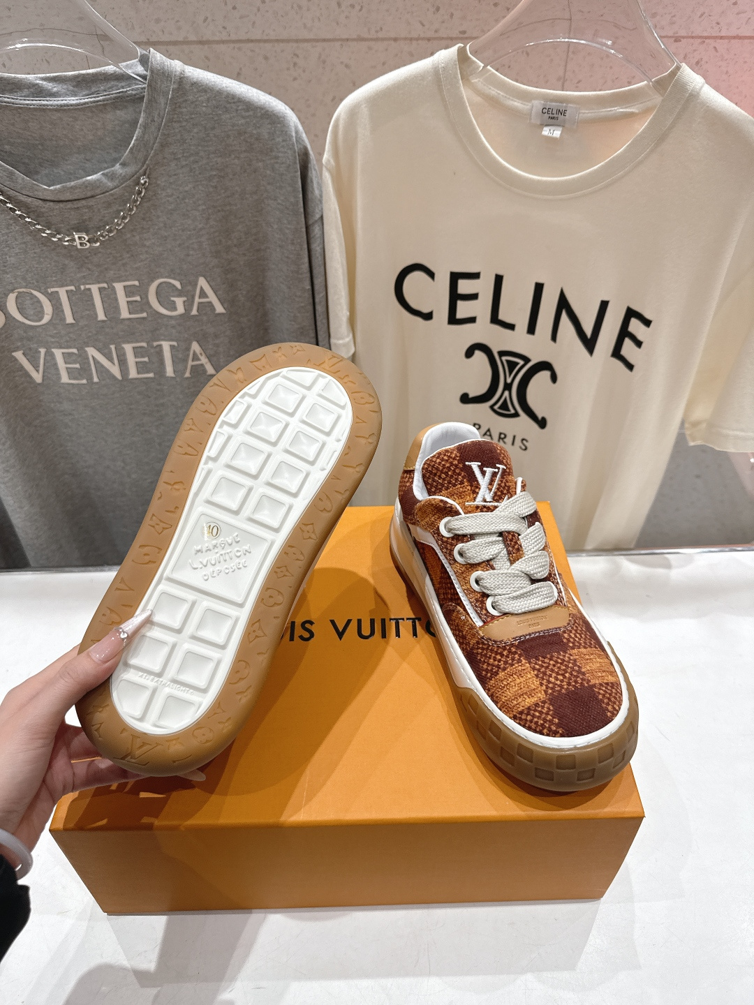 高版本出厂 情侣款 LOUIS VUITTON～LV路易威登F048 L家驴牌最新走秀款Tilted系列