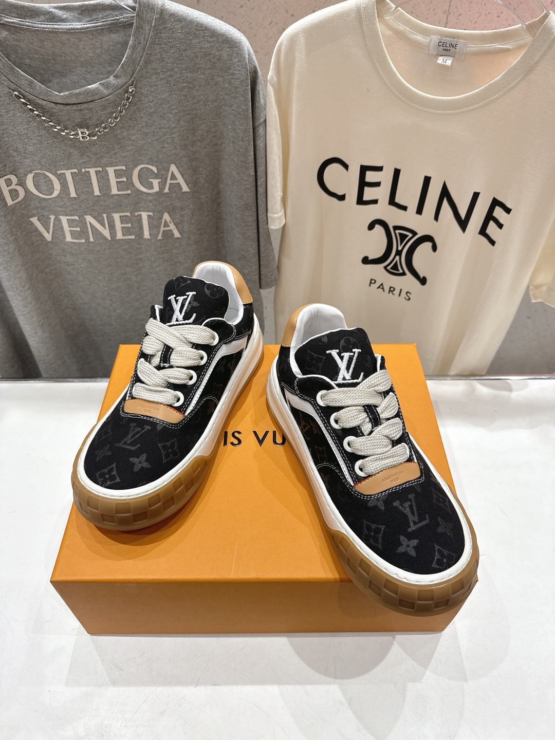 高版本出厂 情侣款 LOUIS VUITTON～LV路易威登F048 L家驴牌最新走秀款Tilted系列