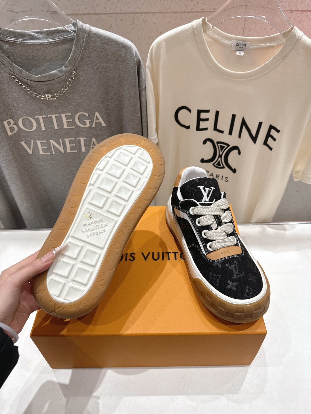 高版本出厂 情侣款 LOUIS VUITTON～LV路易威登F048 L家驴牌最新走秀款Tilted系列