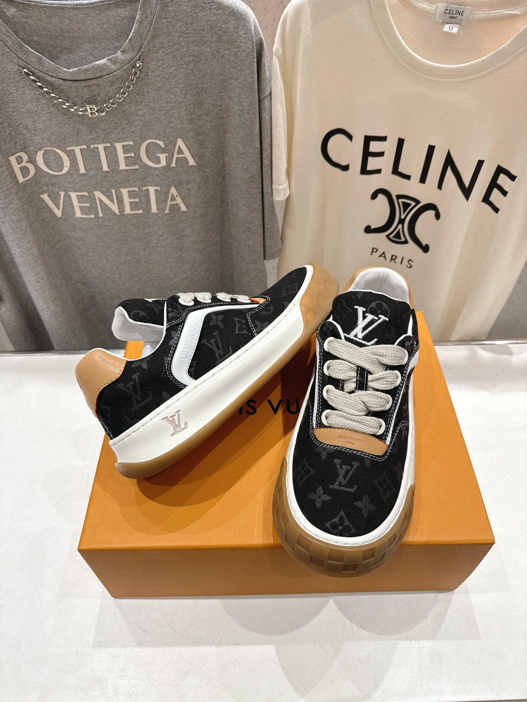 高版本出厂 情侣款 LOUIS VUITTON～LV路易威登F048 L家驴牌最新走秀款Tilted系列