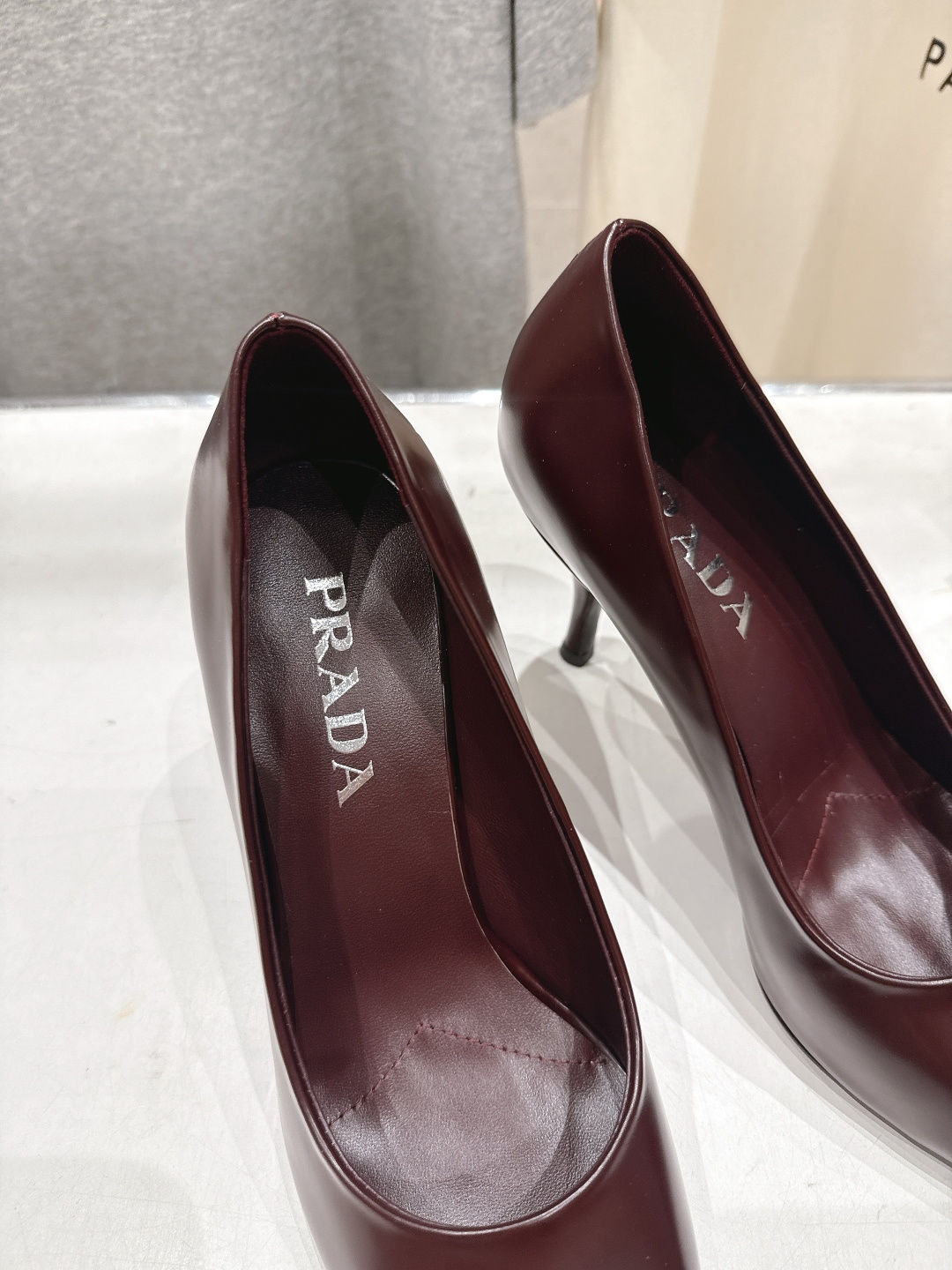 高版本出厂 PRADA* 普拉达F025 26ss春夏新品玛丽珍仙女风尖头高跟鞋单鞋时装鞋原版购入1:1