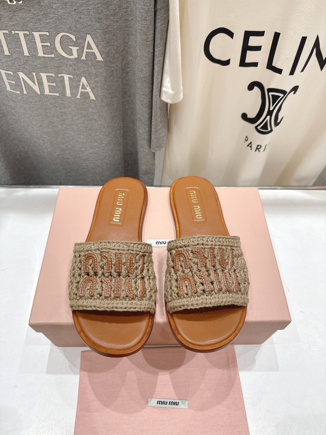 高版本出厂 MiuMiu/缪缪2026ss春夏新款平底沙滩凉鞋拖鞋Zp开发 原版拆卸，细节对版秒杀市面普