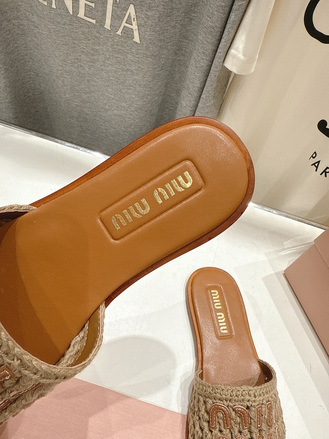 高版本出厂 MiuMiu/缪缪2026ss春夏新款平底沙滩凉鞋拖鞋Zp开发 原版拆卸，细节对版秒杀市面普