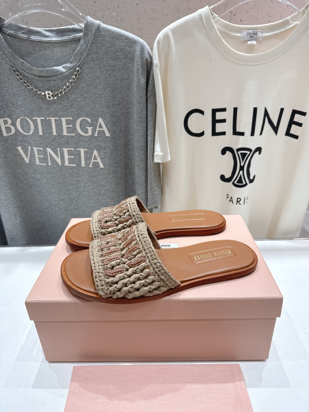 高版本出厂 MiuMiu/缪缪2026ss春夏新款平底沙滩凉鞋拖鞋Zp开发 原版拆卸，细节对版秒杀市面普