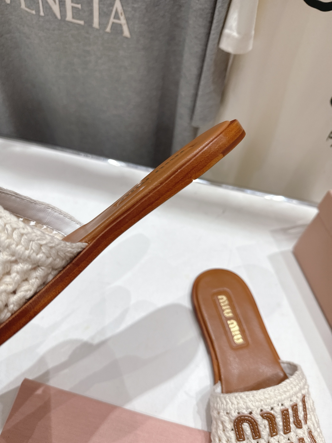 高版本出厂 MiuMiu/缪缪2026ss春夏新款平底沙滩凉鞋拖鞋Zp开发 原版拆卸，细节对版秒杀市面普