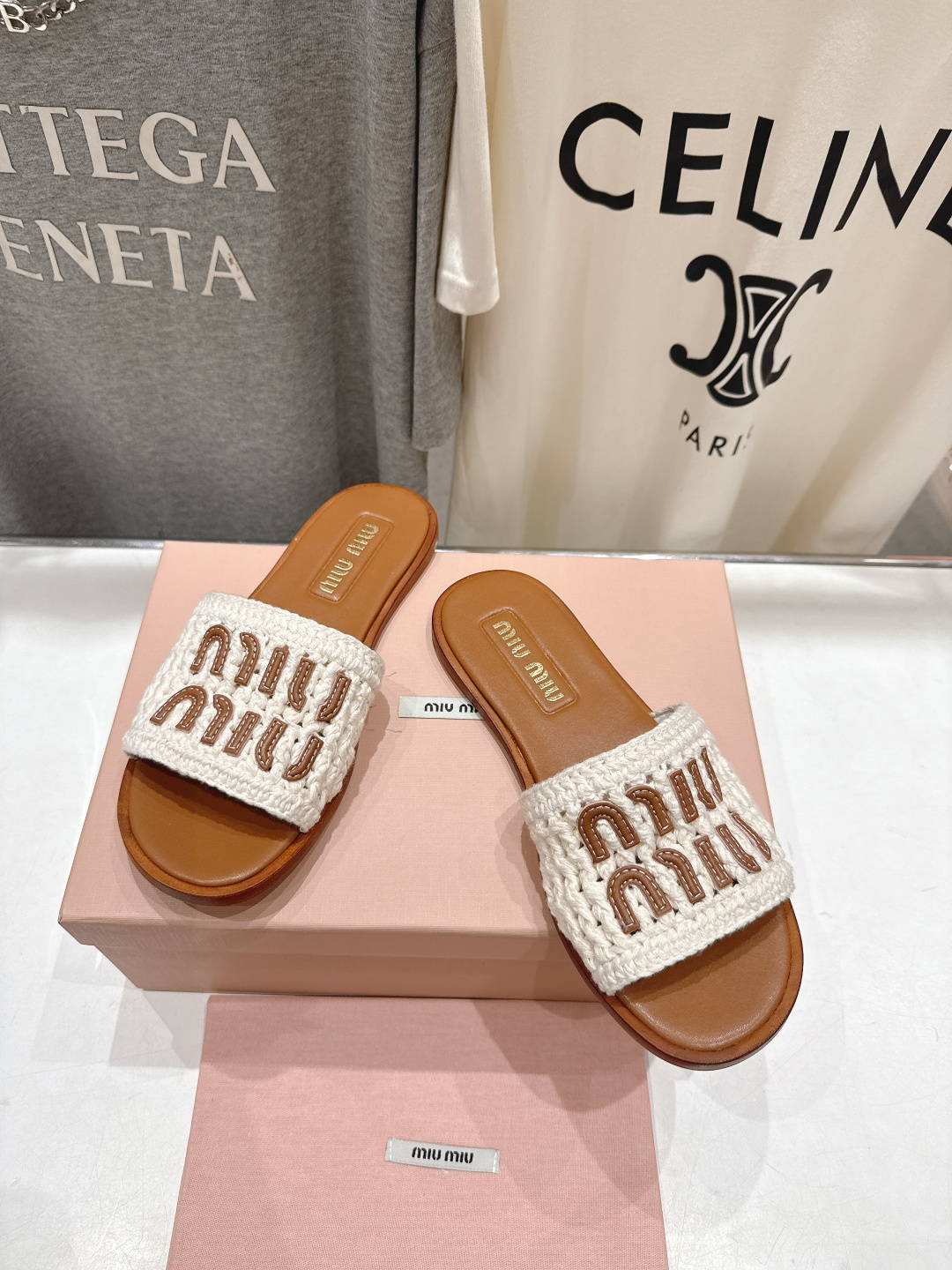 高版本出厂 MiuMiu/缪缪2026ss春夏新款平底沙滩凉鞋拖鞋Zp开发 原版拆卸，细节对版秒杀市面普