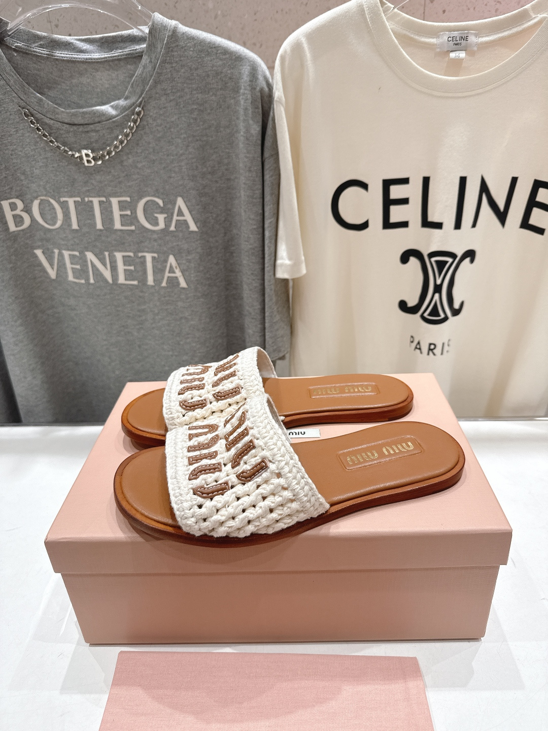 高版本出厂 MiuMiu/缪缪2026ss春夏新款平底沙滩凉鞋拖鞋Zp开发 原版拆卸，细节对版秒杀市面普