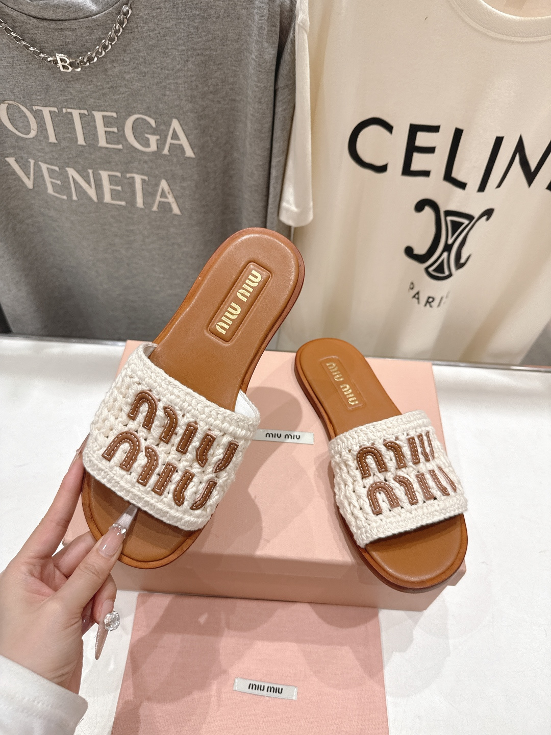 高版本出厂 MiuMiu/缪缪2026ss春夏新款平底沙滩凉鞋拖鞋Zp开发 原版拆卸，细节对版秒杀市面普